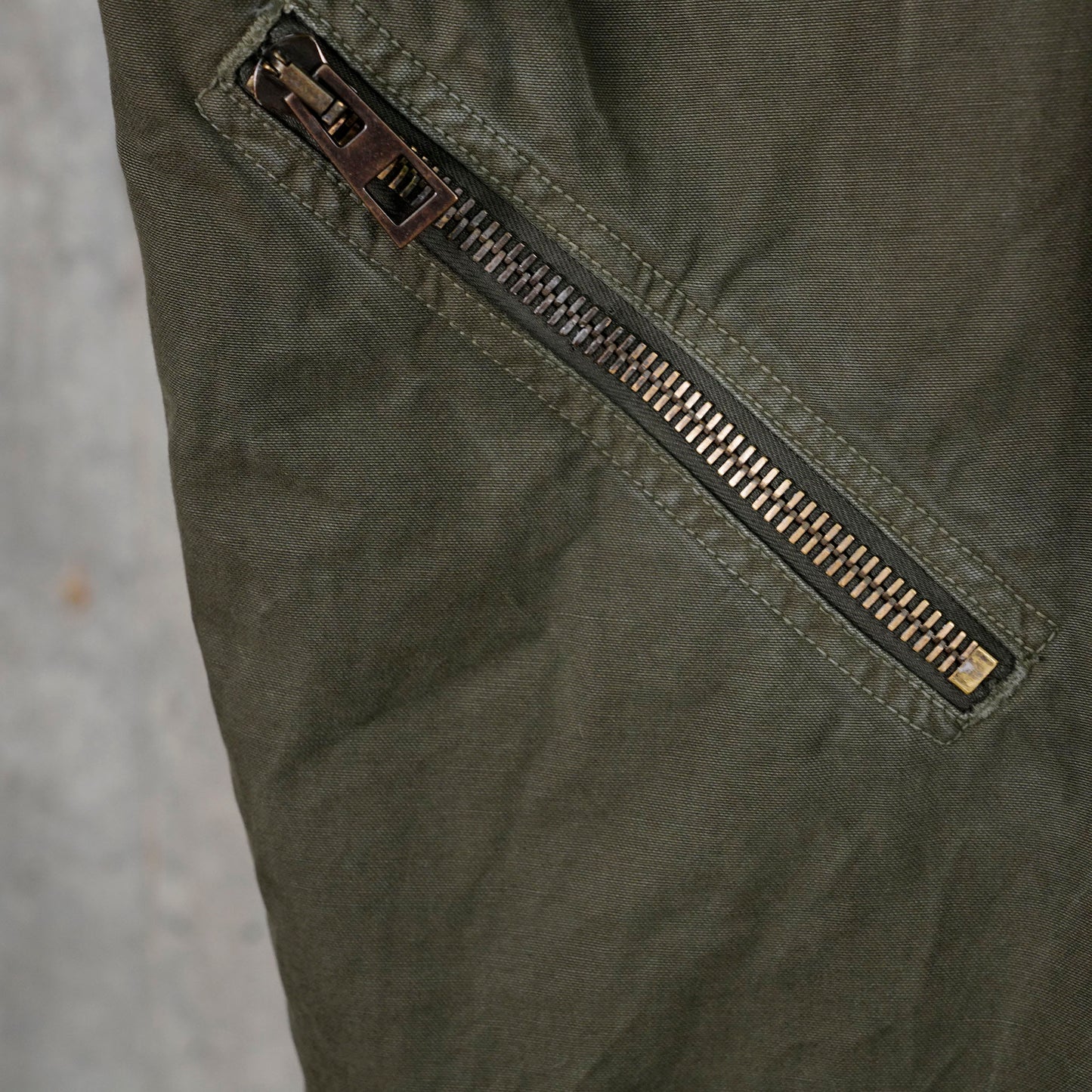 BALLOON CARGO TROUSERS / DEEP OLIVE