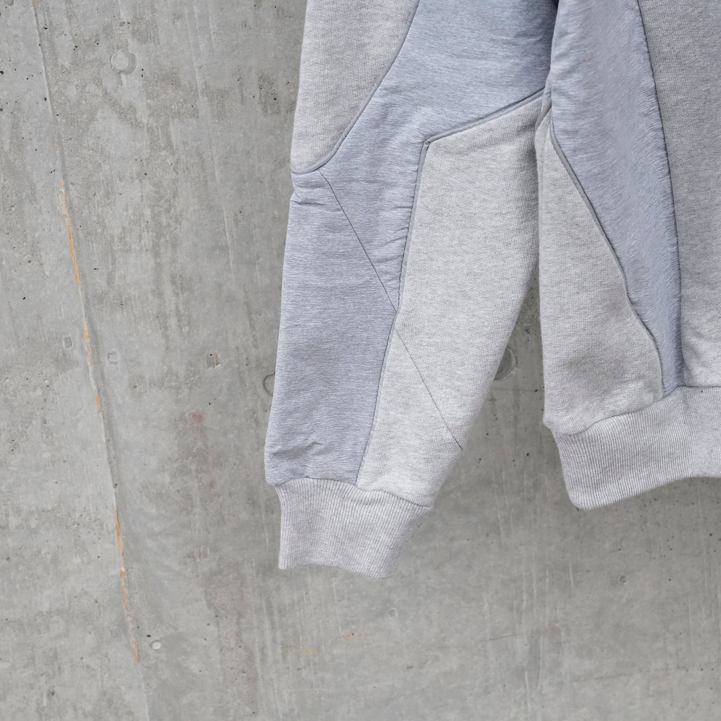 TECH PULLOVER / GREY