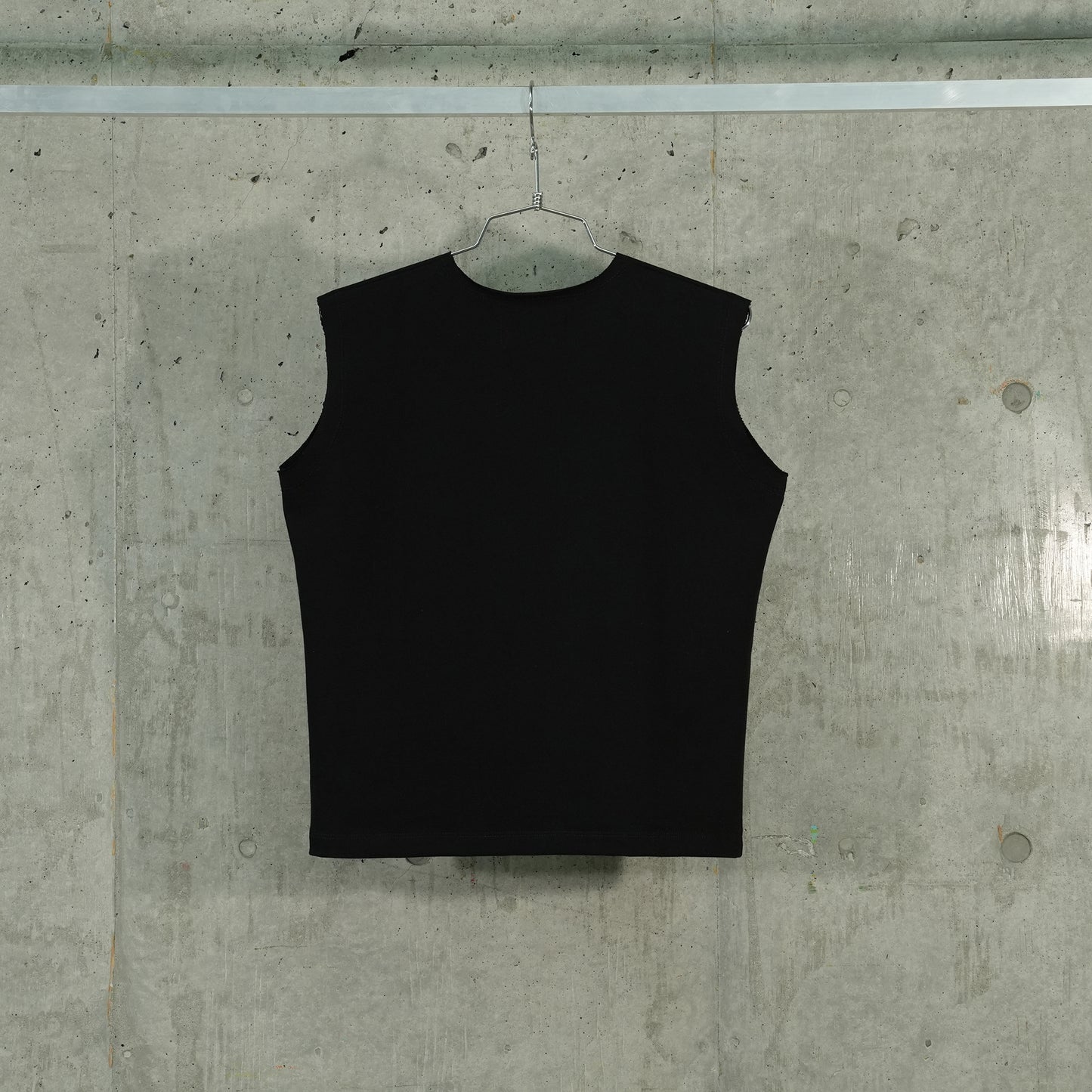 YOUTH SLEEVELES T-SHIRT / BLACK