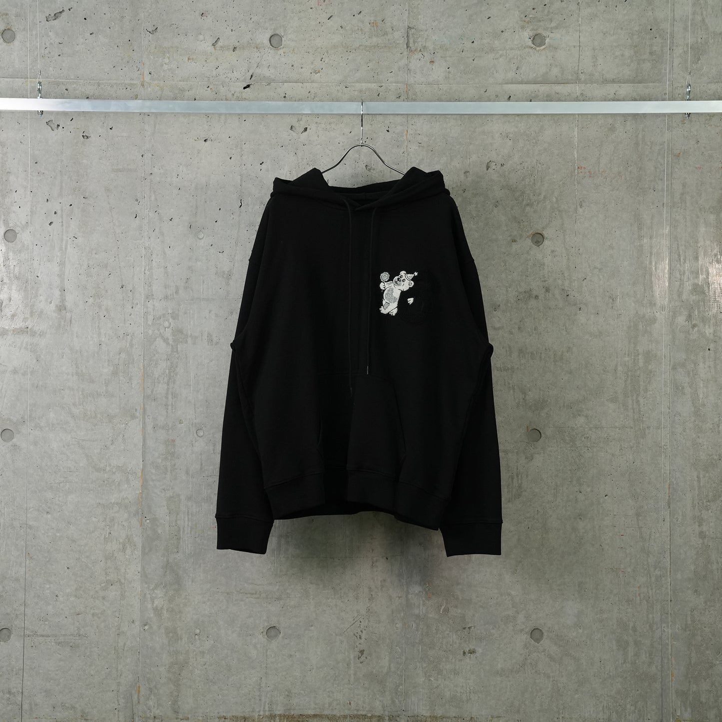 SWEATSHIRT / 900