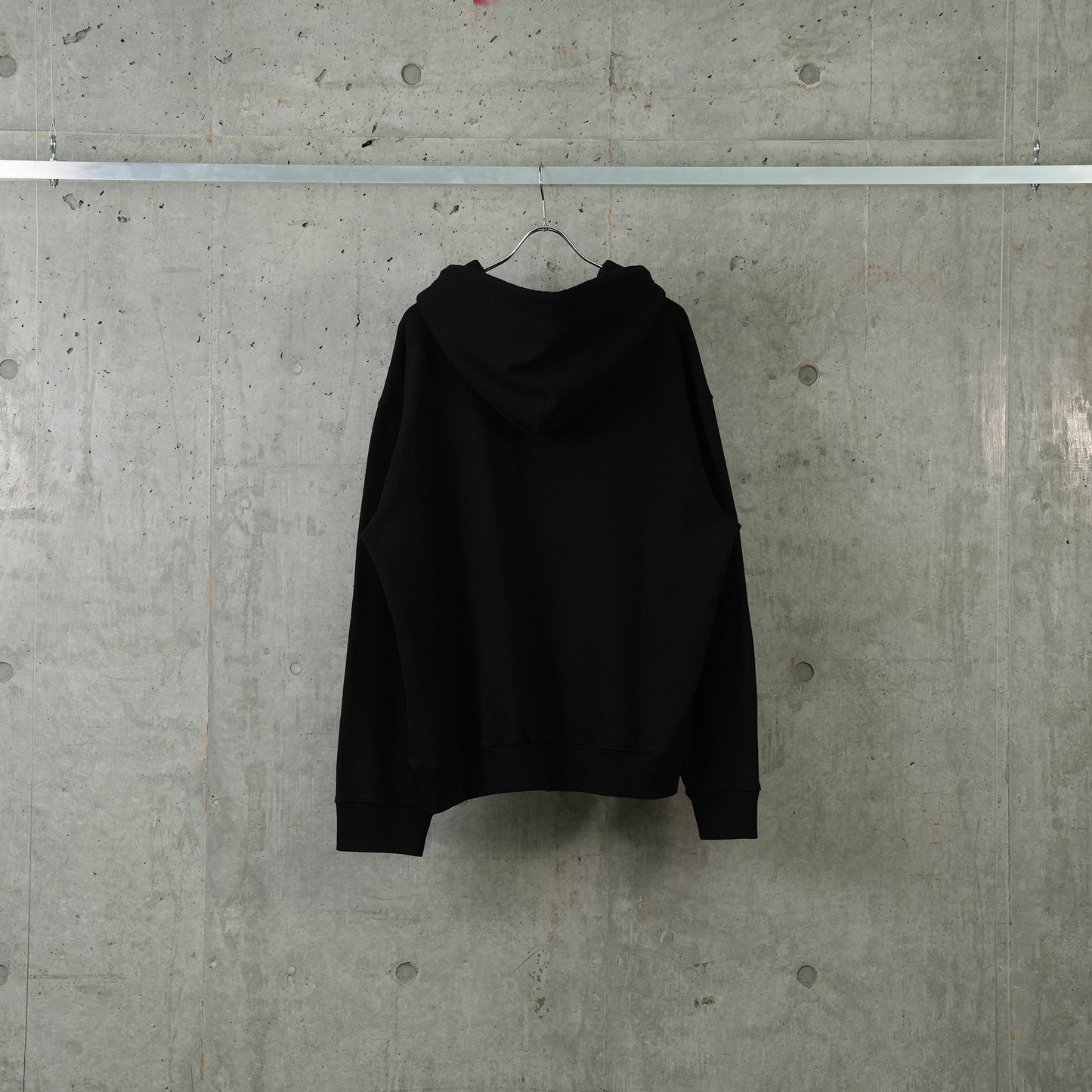 SWEATSHIRT / 900