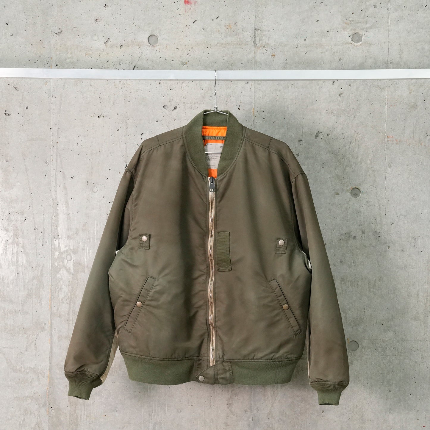 MADNESS VINTAGE MA-1 FLIGHT BOMBER / ARMY GREEN