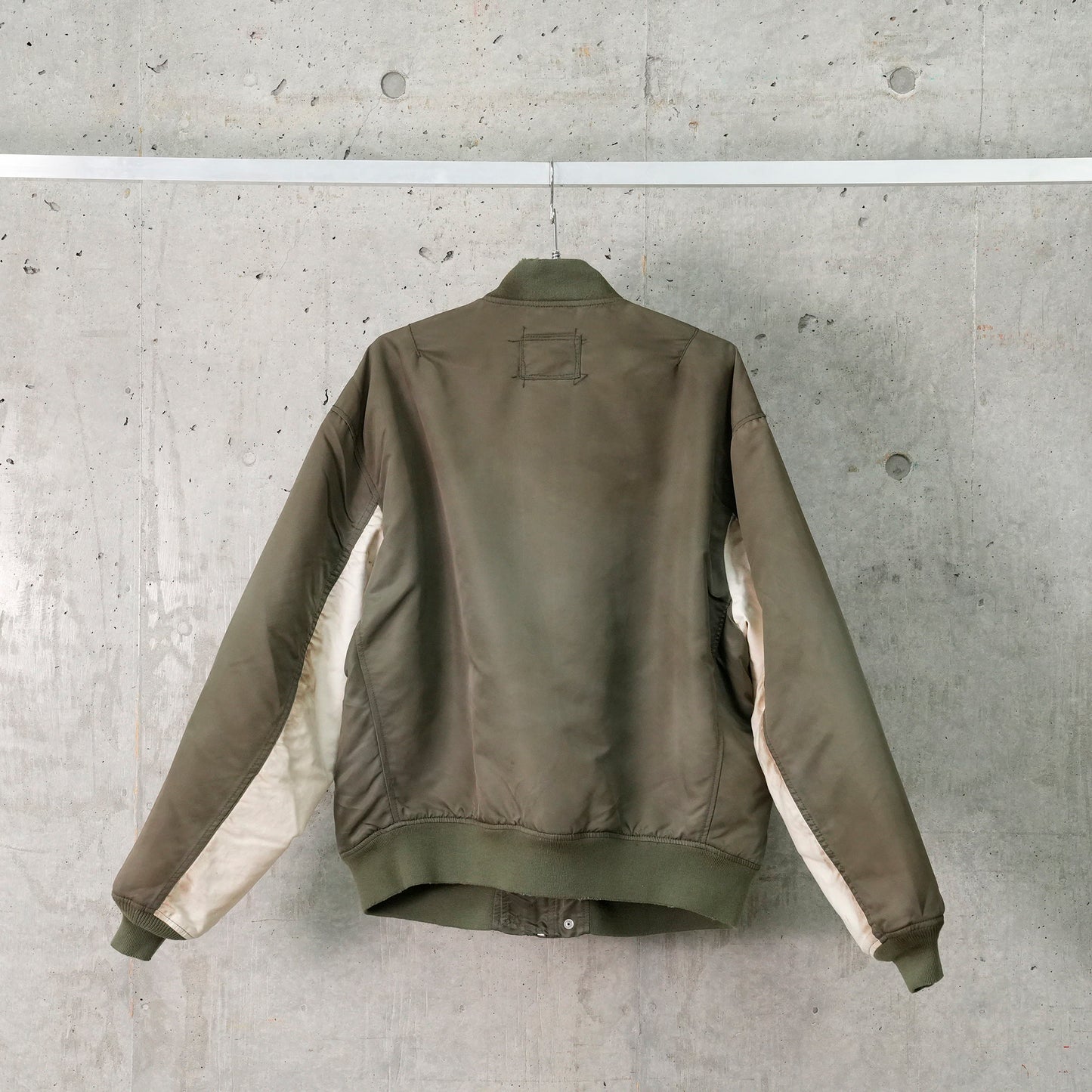 MADNESS VINTAGE MA-1 FLIGHT BOMBER / ARMY GREEN