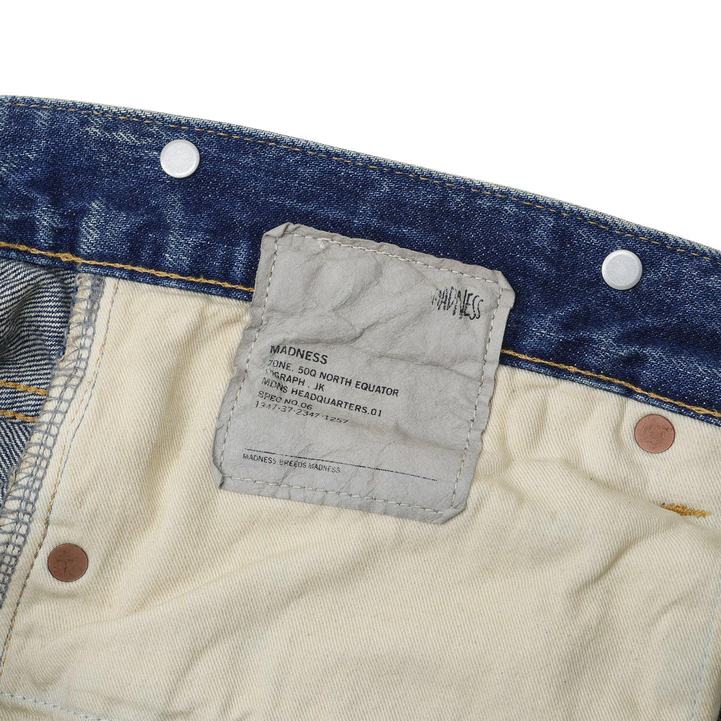 HARD AGING DENIM PANTS. RELAXED / INDIGO