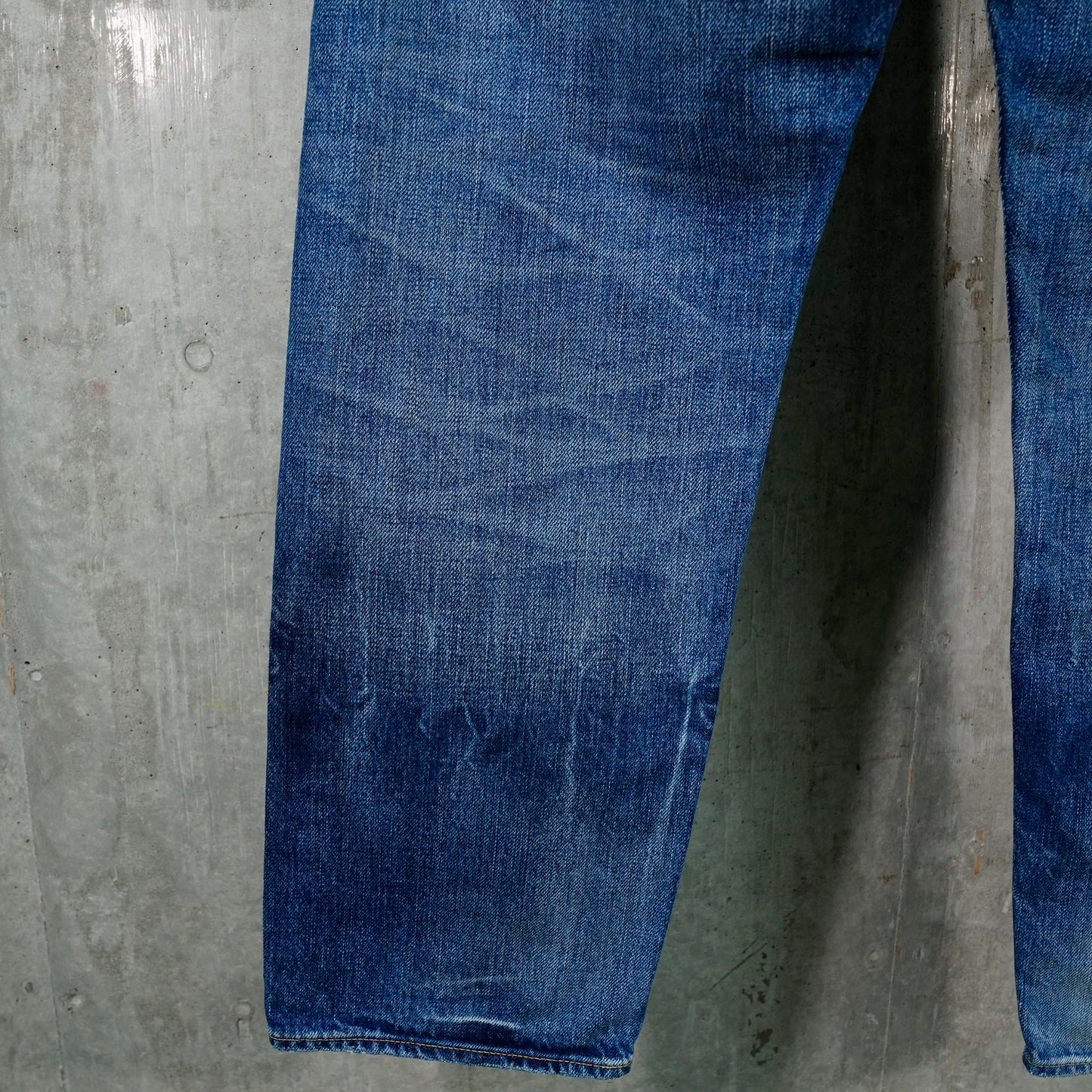 AGING DENIM PANTS . REGUL / INDIGO