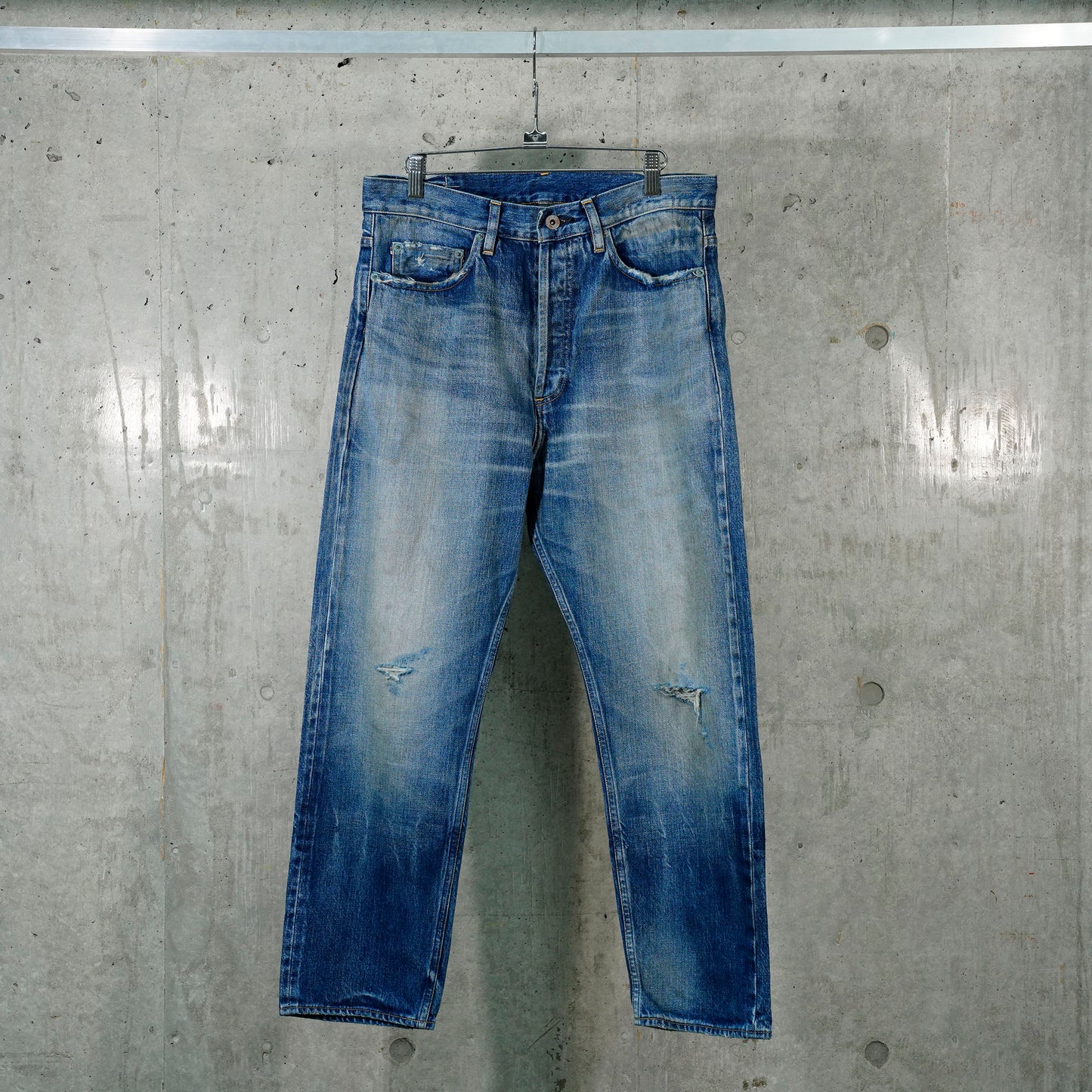 AGING DENIM PANTS . REGUL / INDIGO