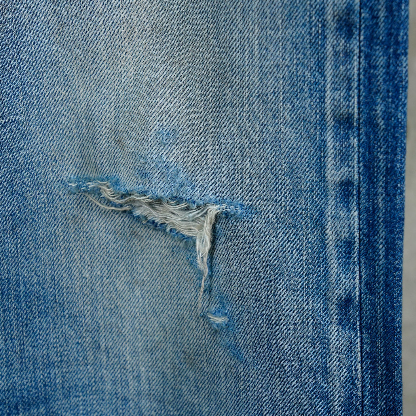 AGING DENIM PANTS . REGUL / INDIGO