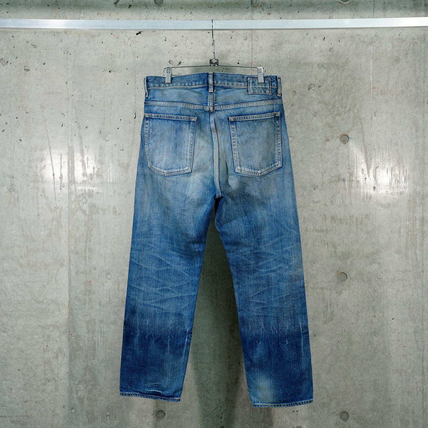 AGING DENIM PANTS . REGUL / INDIGO