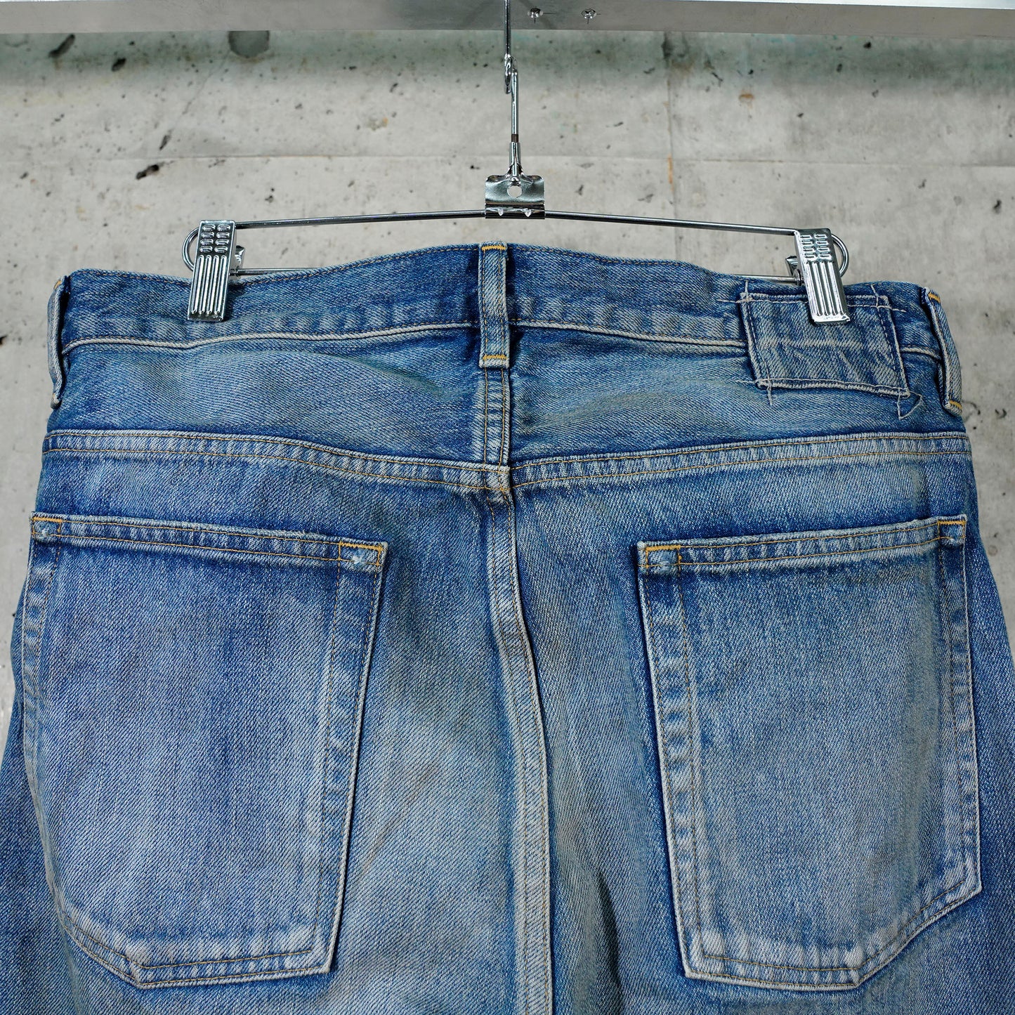 AGING DENIM PANTS . REGUL / INDIGO