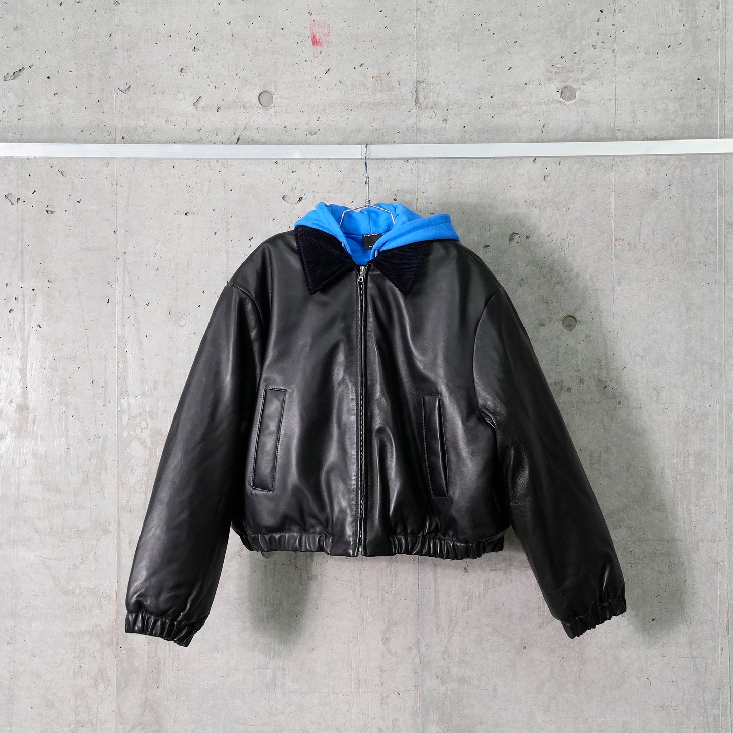 BOMBER W/ DETACHABLE HOOD / BLACK/BLUE