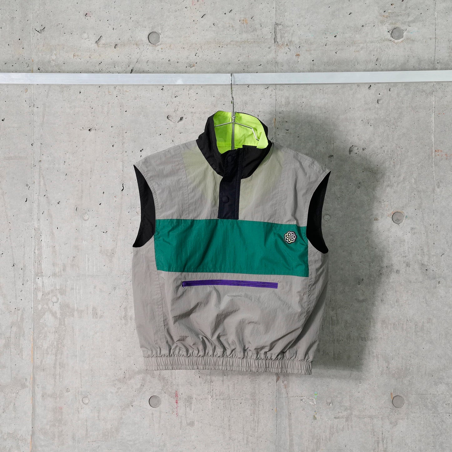 SLEEVELESS TRACK TOP / GREY MULTI