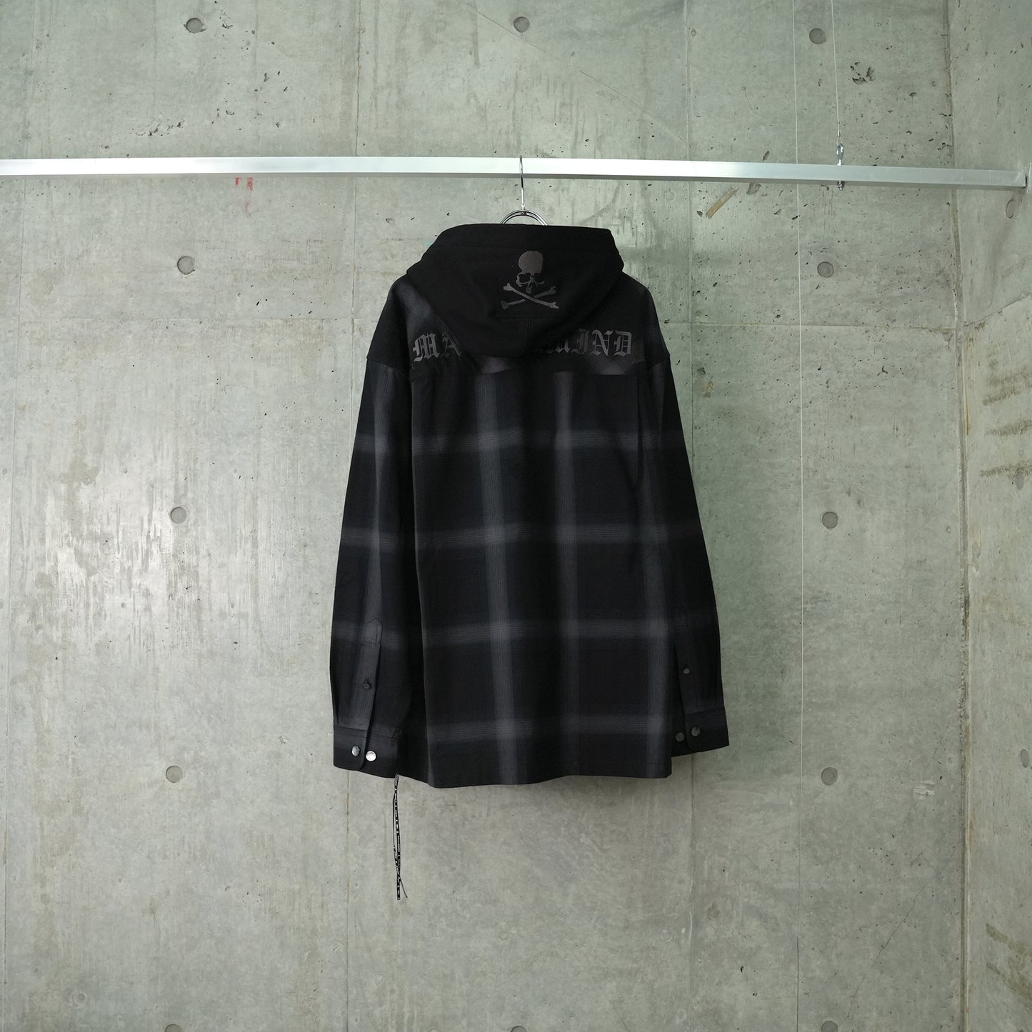 SH012 / 691:BLACK PLAID