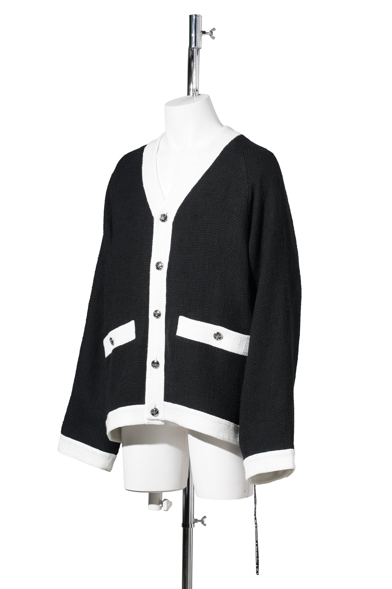 BL019 / 204:BLACK x WHITE