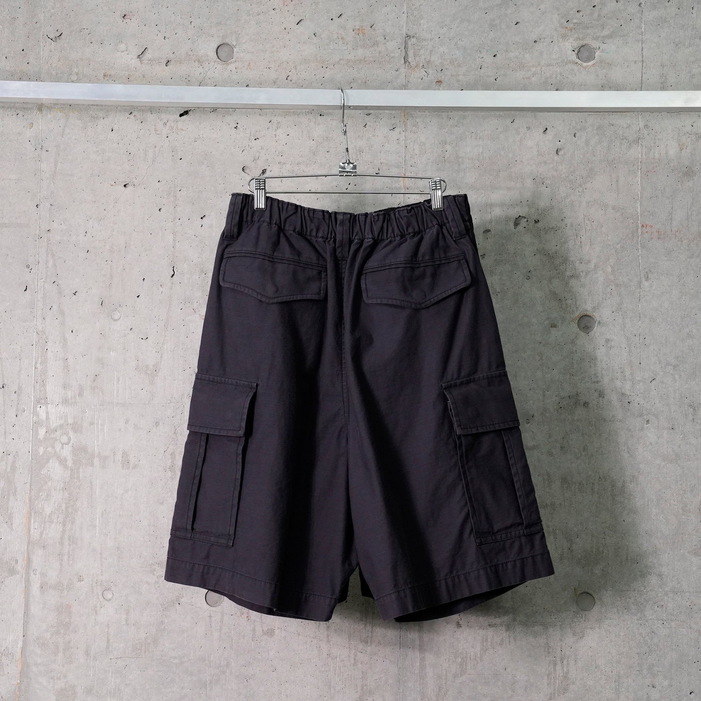 FOUR LEGS SHORTS / BLACK