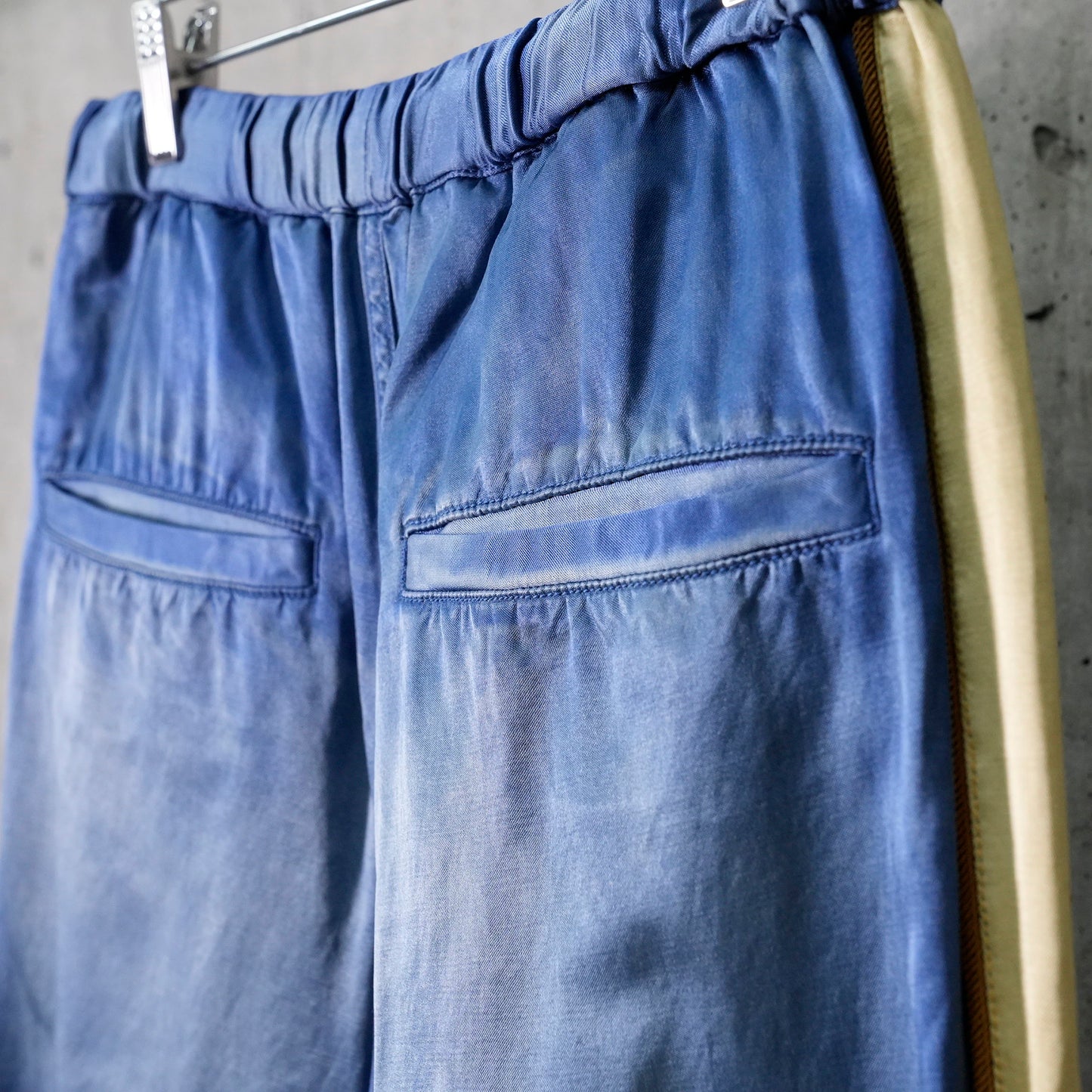 AGED TROUSERS / NAVY