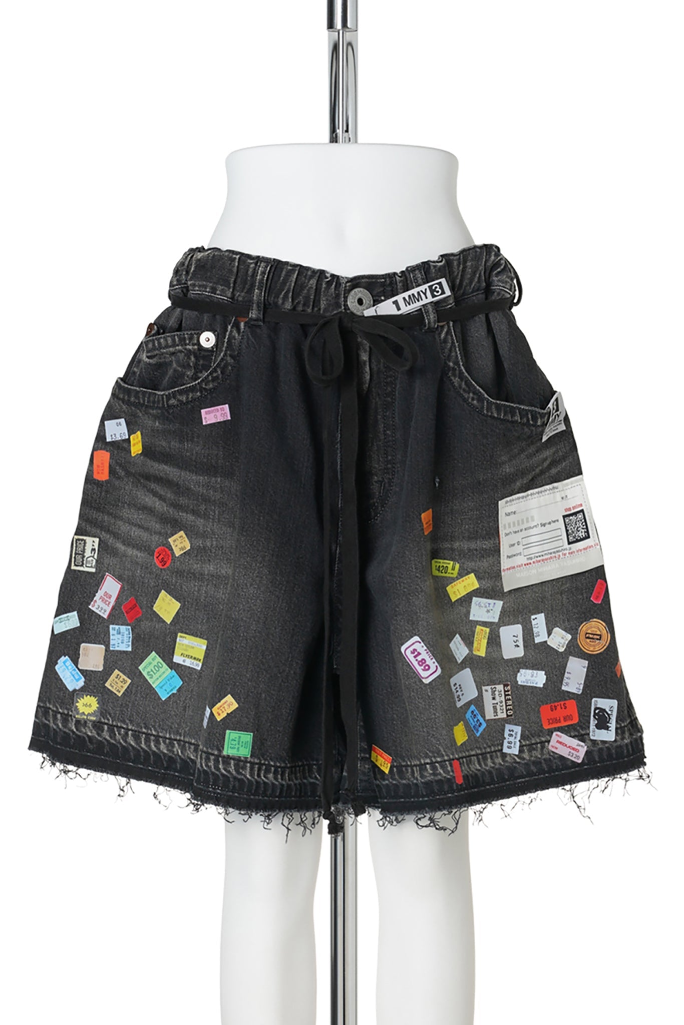 DENIM HUGE DETAIL SHORTS WITH PRICE TAG / BLACK