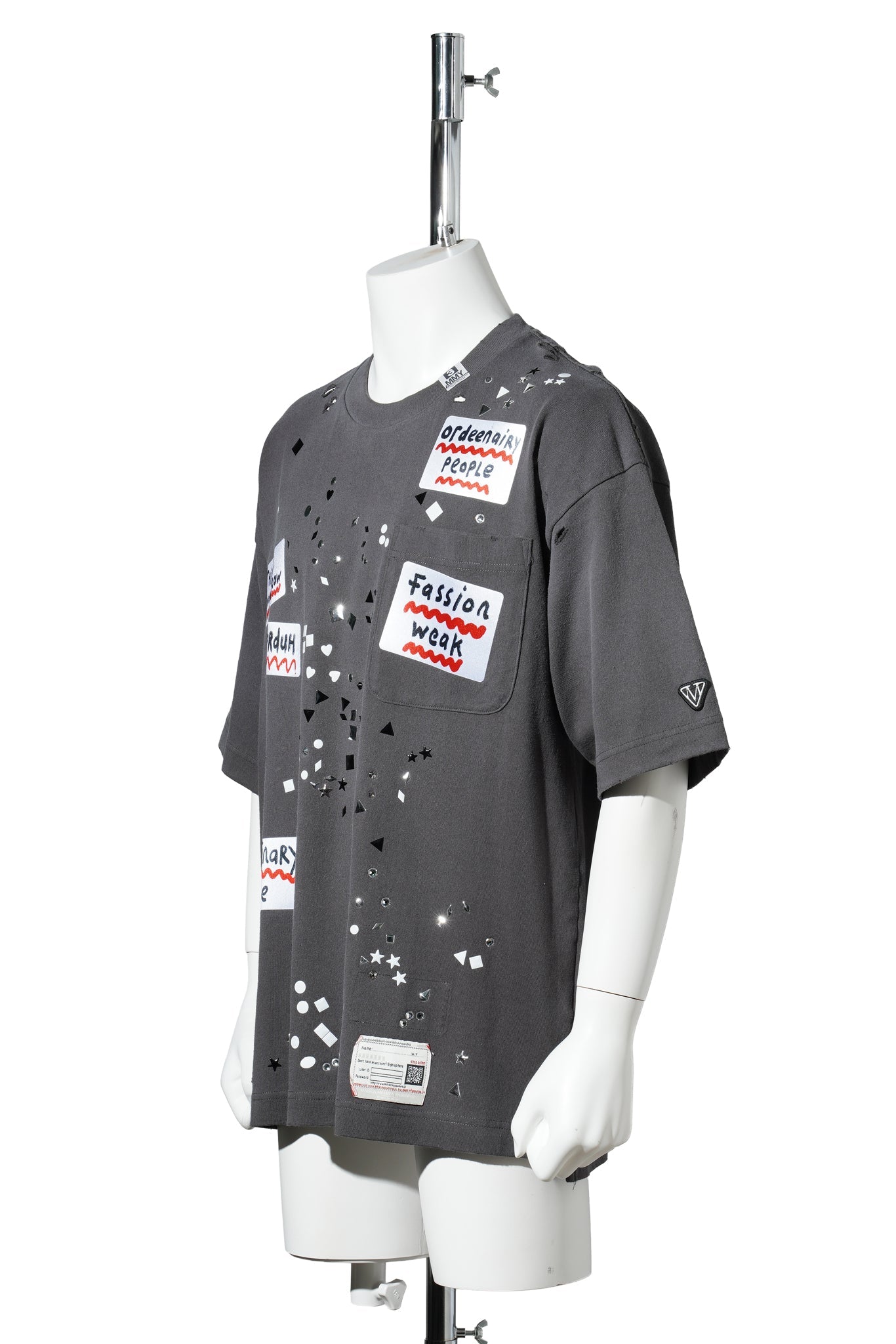 EMBELLISHED STICKER TEE / BLACK