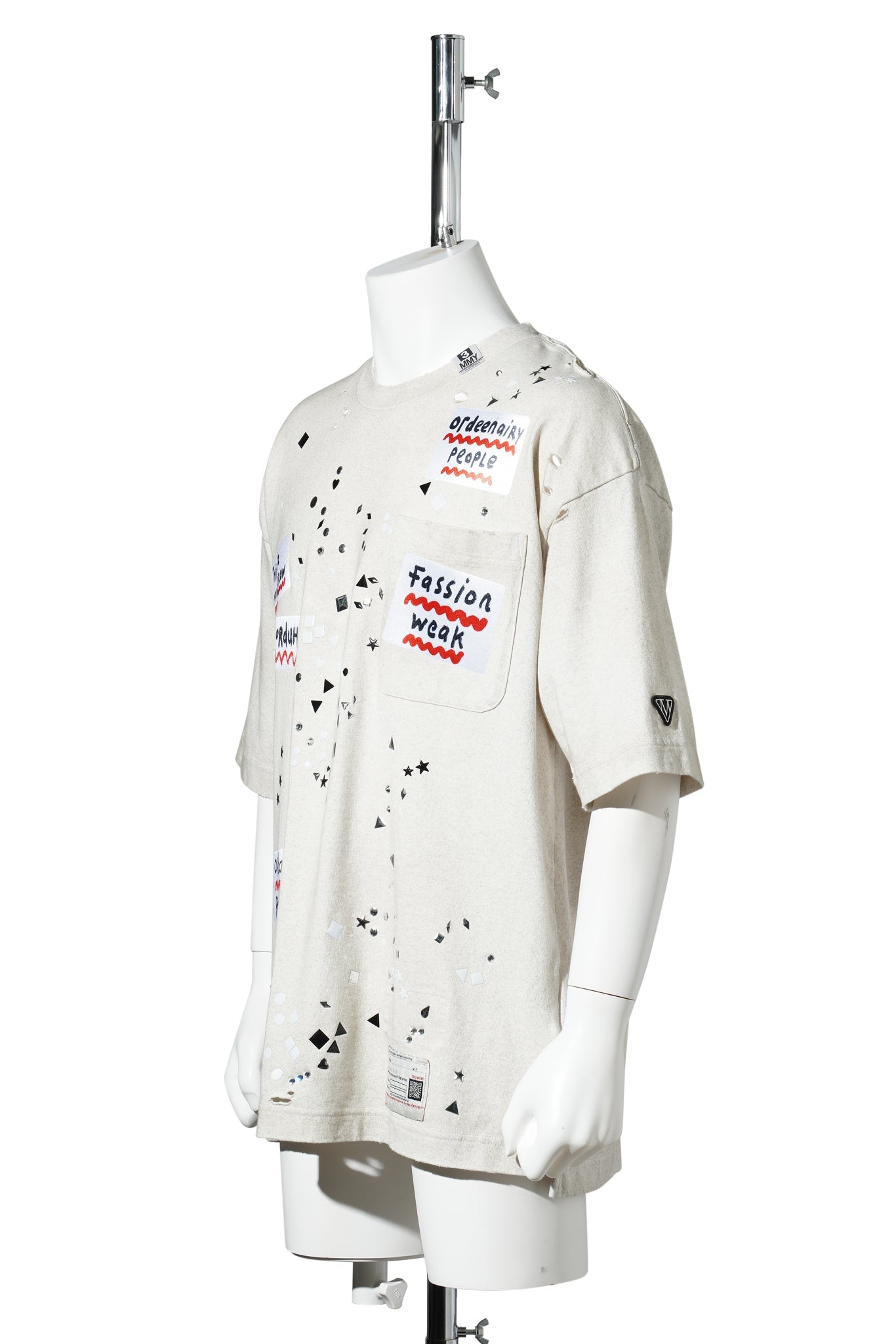 EMBELLISHED STICKER TEE / WHITE