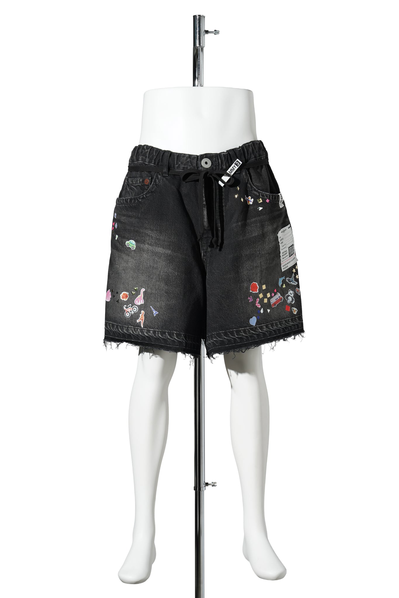 DENIM GATHER SHORTS W KIDS STICKER / BLACK