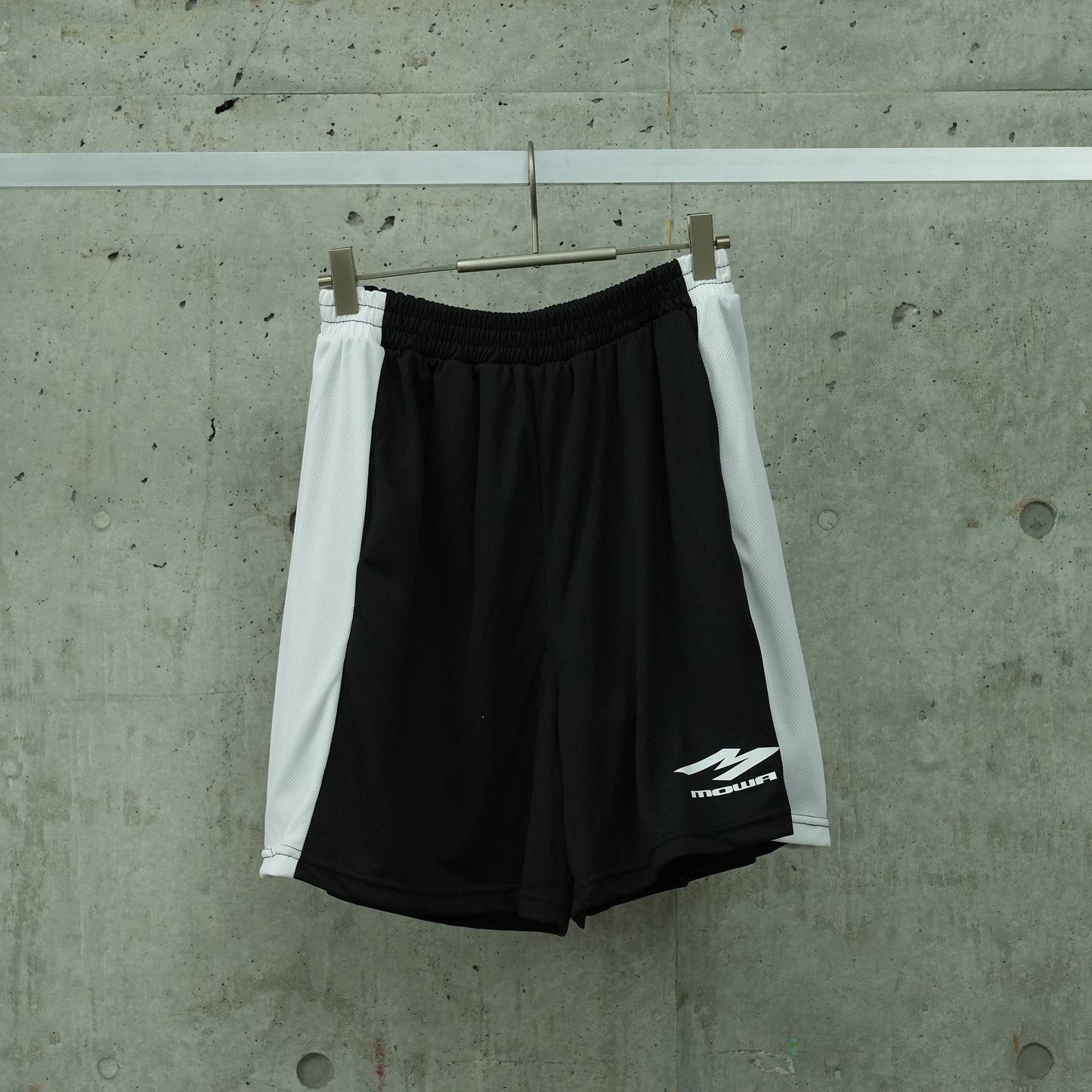 SUCKER SHORTS / BLACK/WHITE