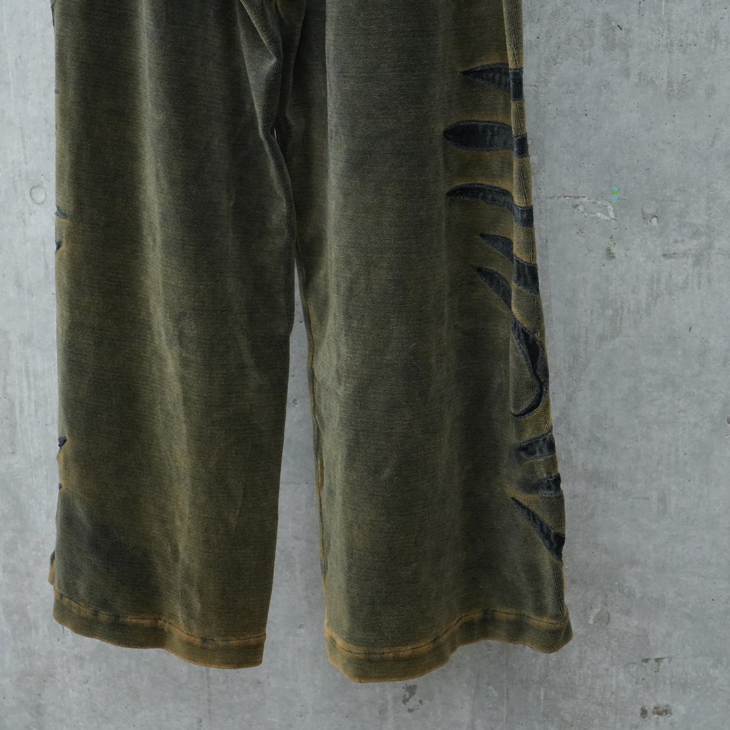 ANIMAL PATTERN JOGGERS / TWILIGHT MOCHA