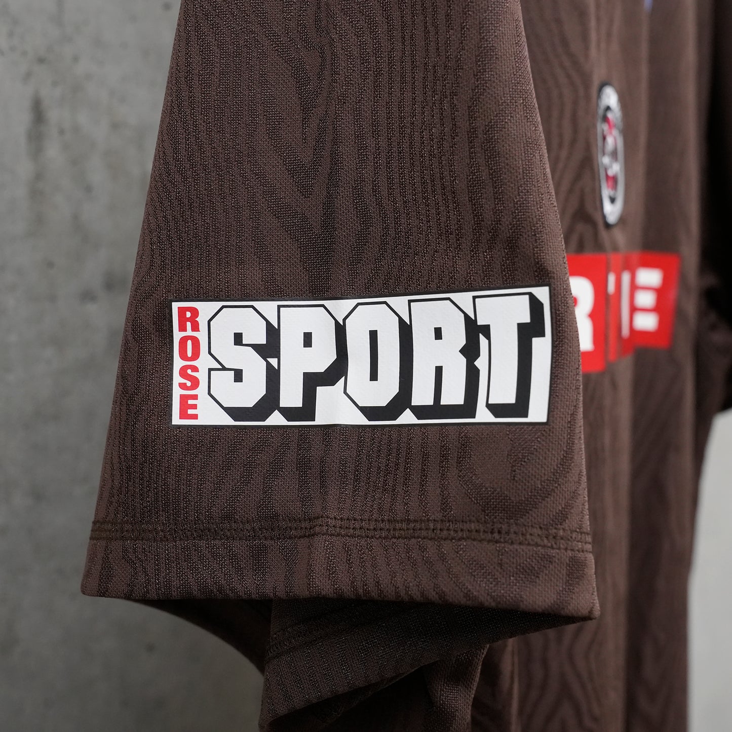 FOOTBALL TOP / BROWN