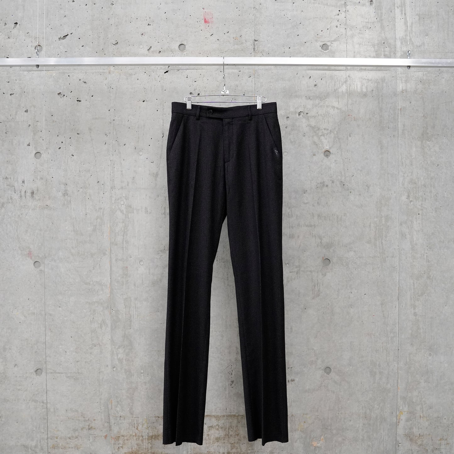 TAILORED RELAXED FIT TROUSER / BLACK AND RED