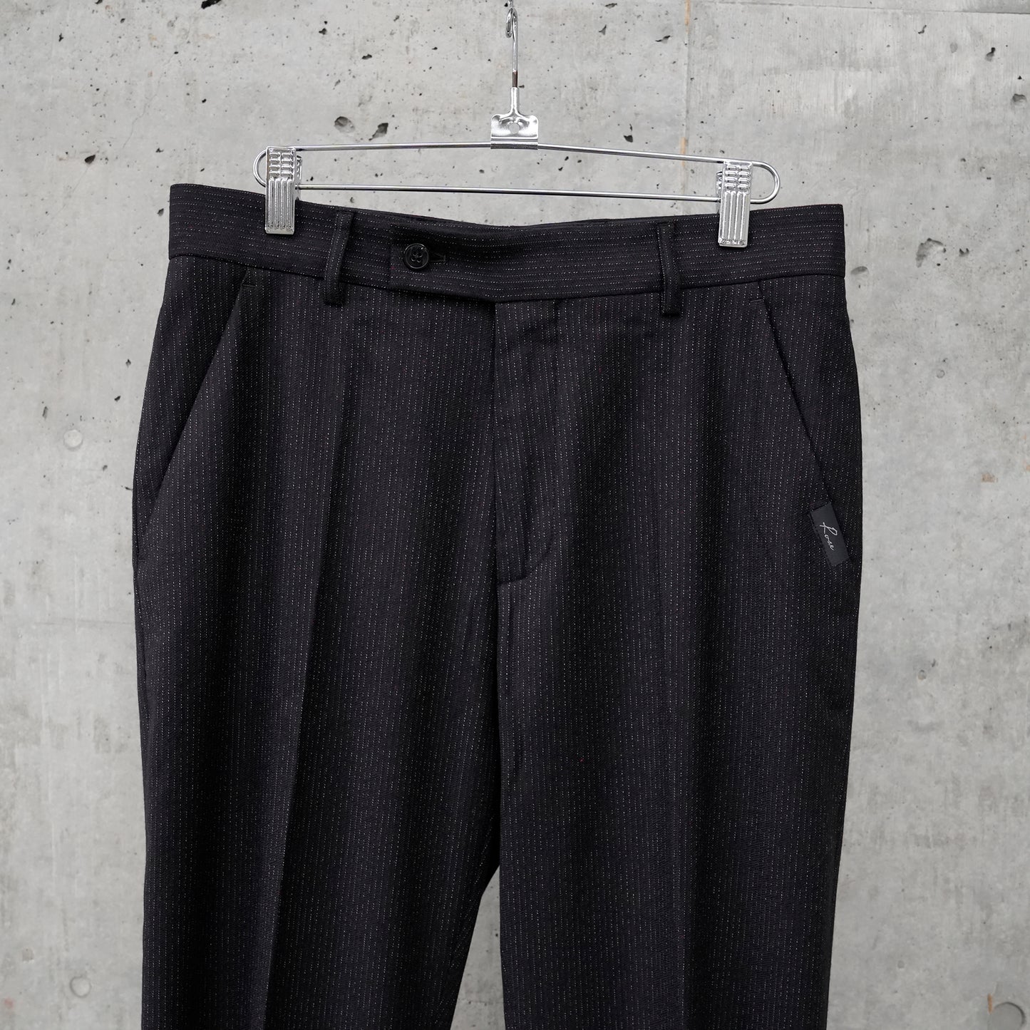 TAILORED RELAXED FIT TROUSER / BLACK AND RED