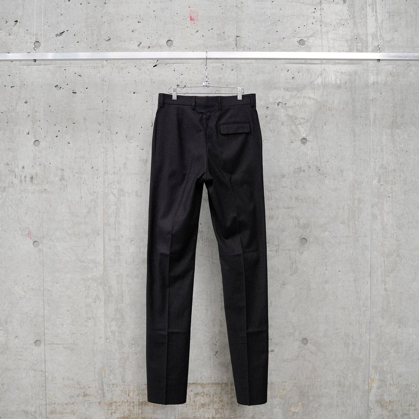 TAILORED RELAXED FIT TROUSER / BLACK AND RED