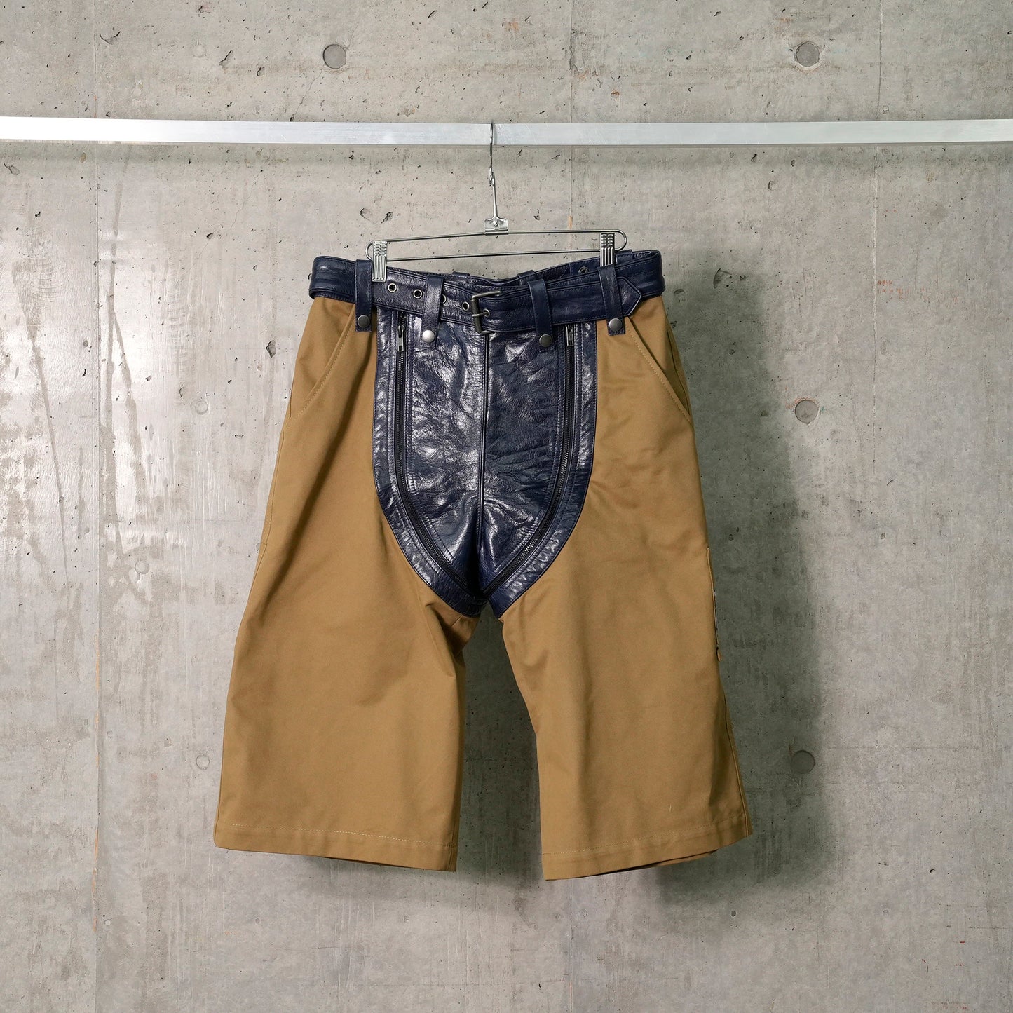 ZIP CHAP UTILITY SHORT / BLUE NAVY/KHAKI