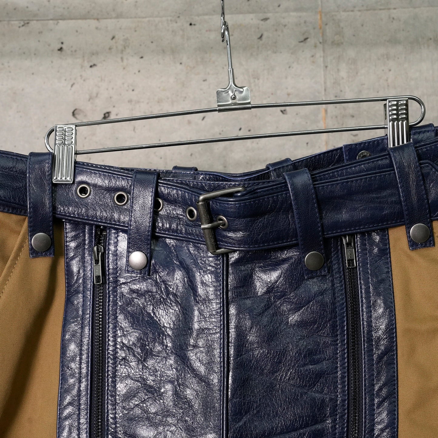 ZIP CHAP UTILITY SHORT / BLUE NAVY/KHAKI