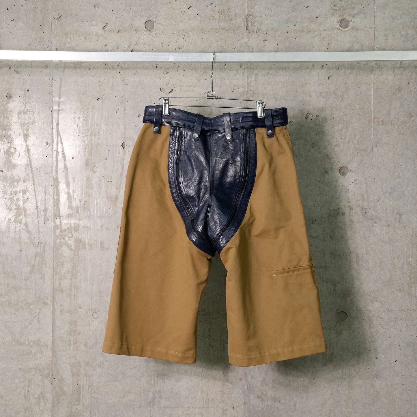 ZIP CHAP UTILITY SHORT / BLUE NAVY/KHAKI
