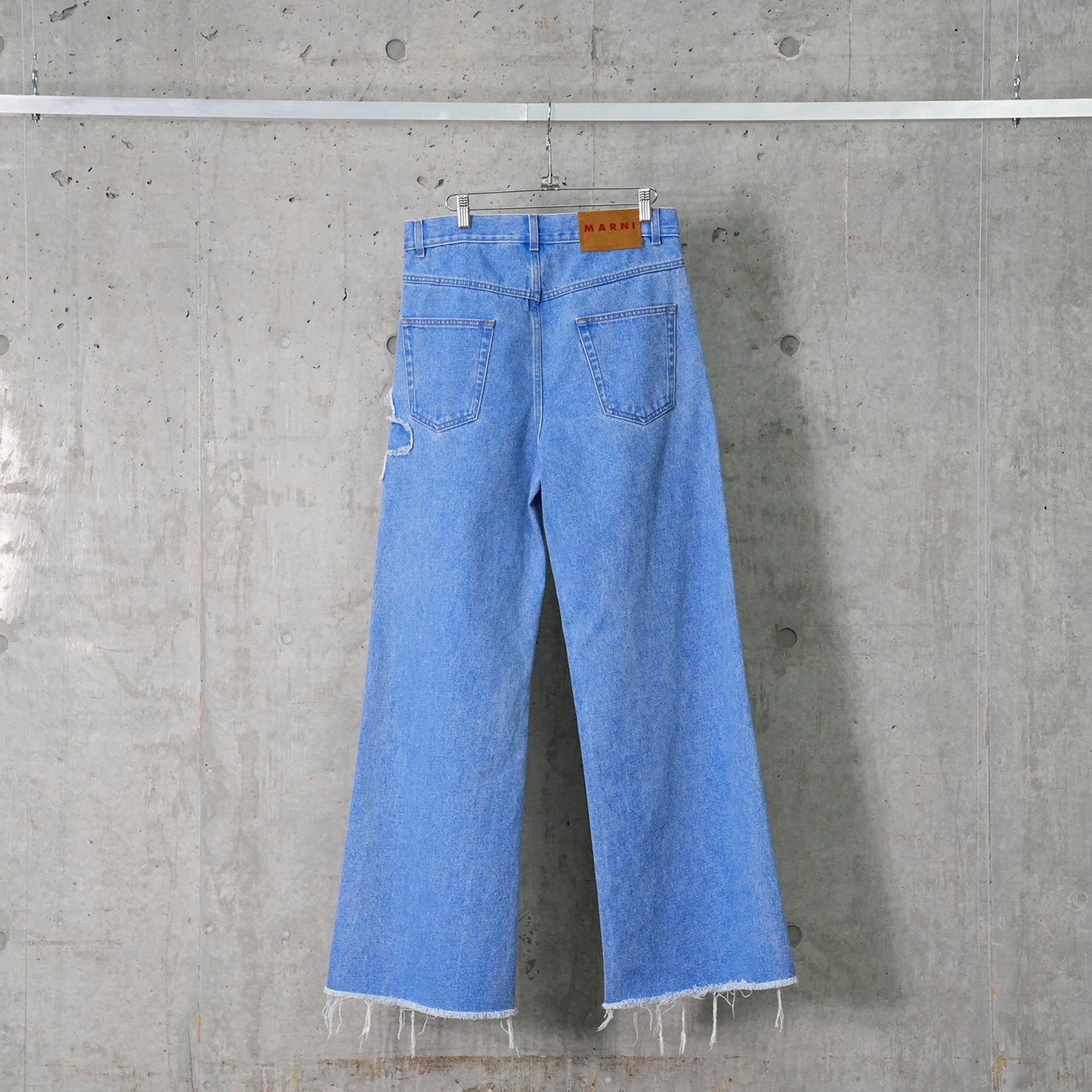 MID RISE BLUE JEANS WITH PATCH DETAIL / PCB44