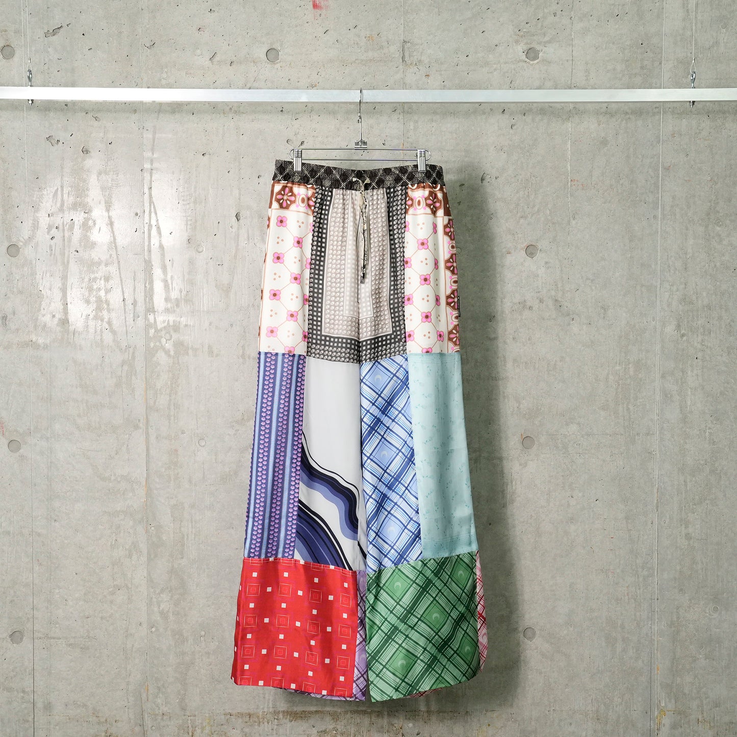 REGENERATED SILK SCARVES DRAWSTRING TROUSERS / MU00:MULTICOLOR