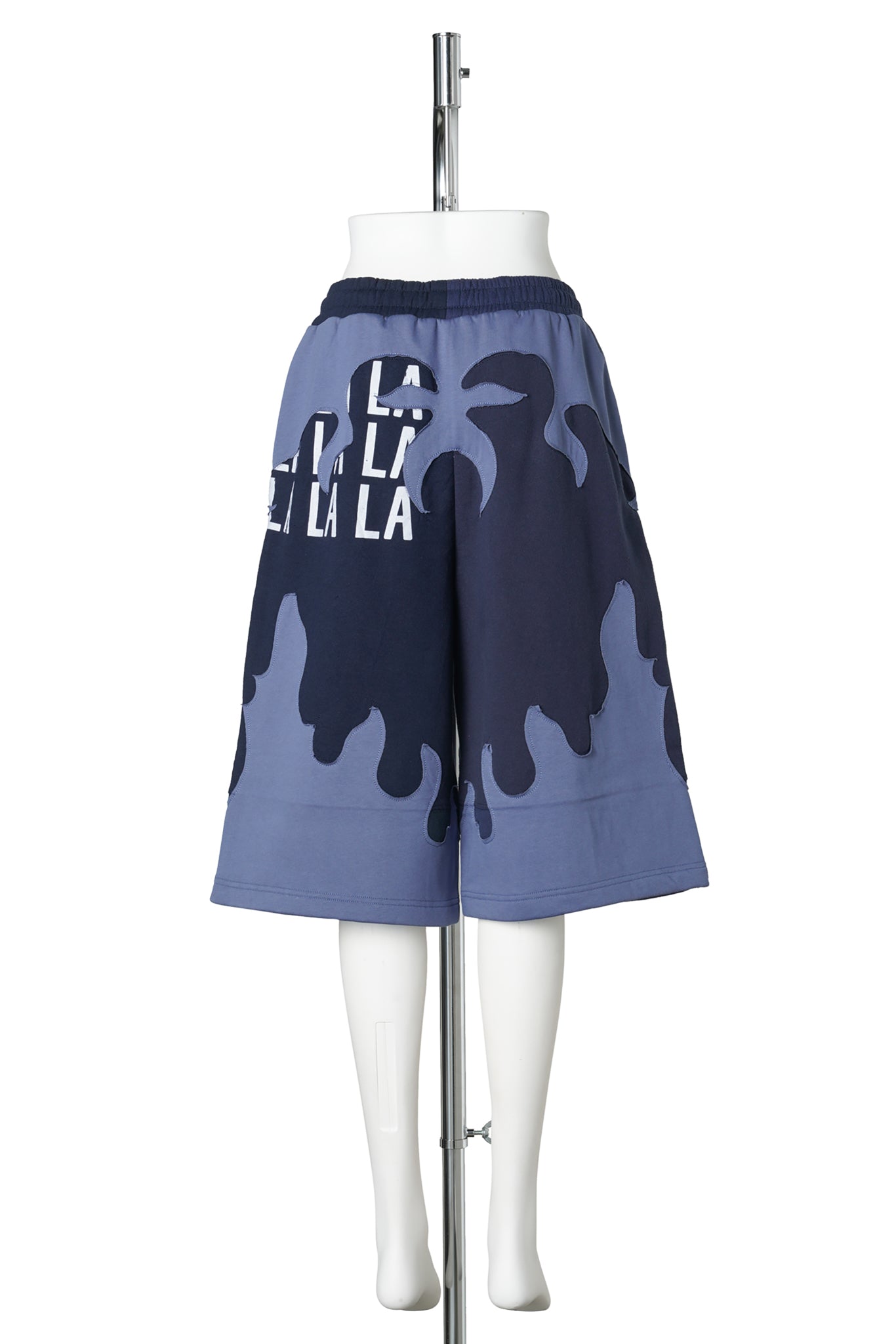 REGENERATED JERSEY BERMUDA WITH FLOWERS PATCHES / BL90:NAVY