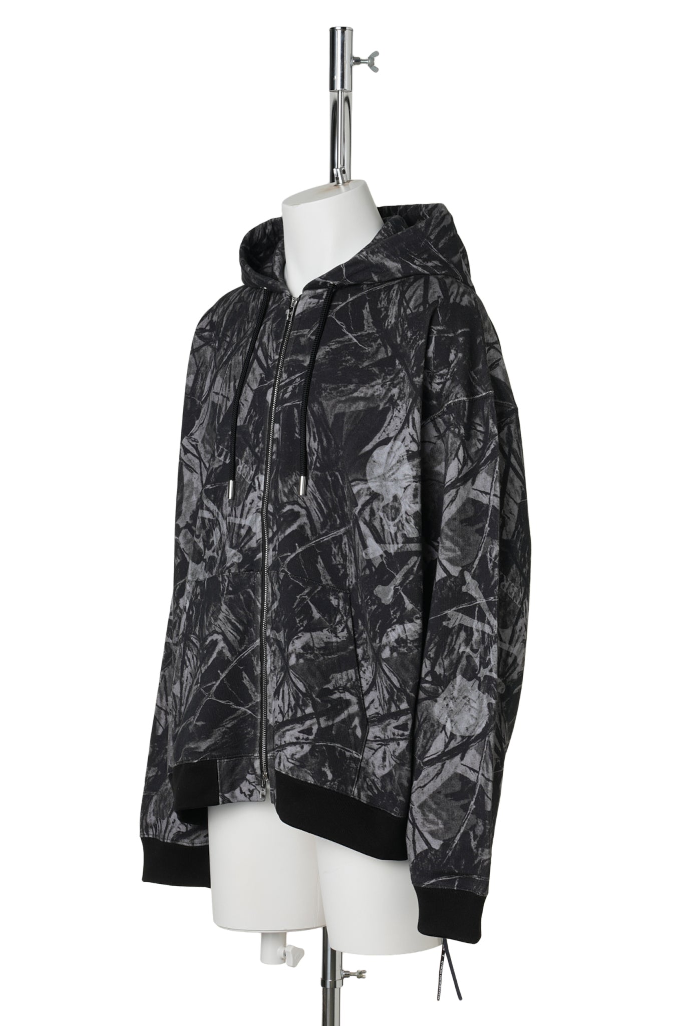 SW020 / 145:MONOCHROME