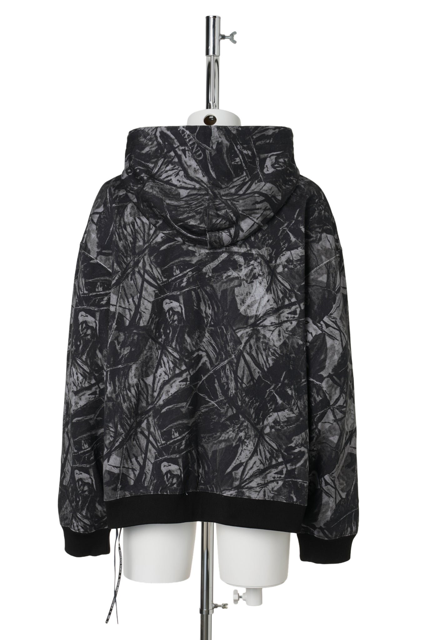 SW020 / 145:MONOCHROME