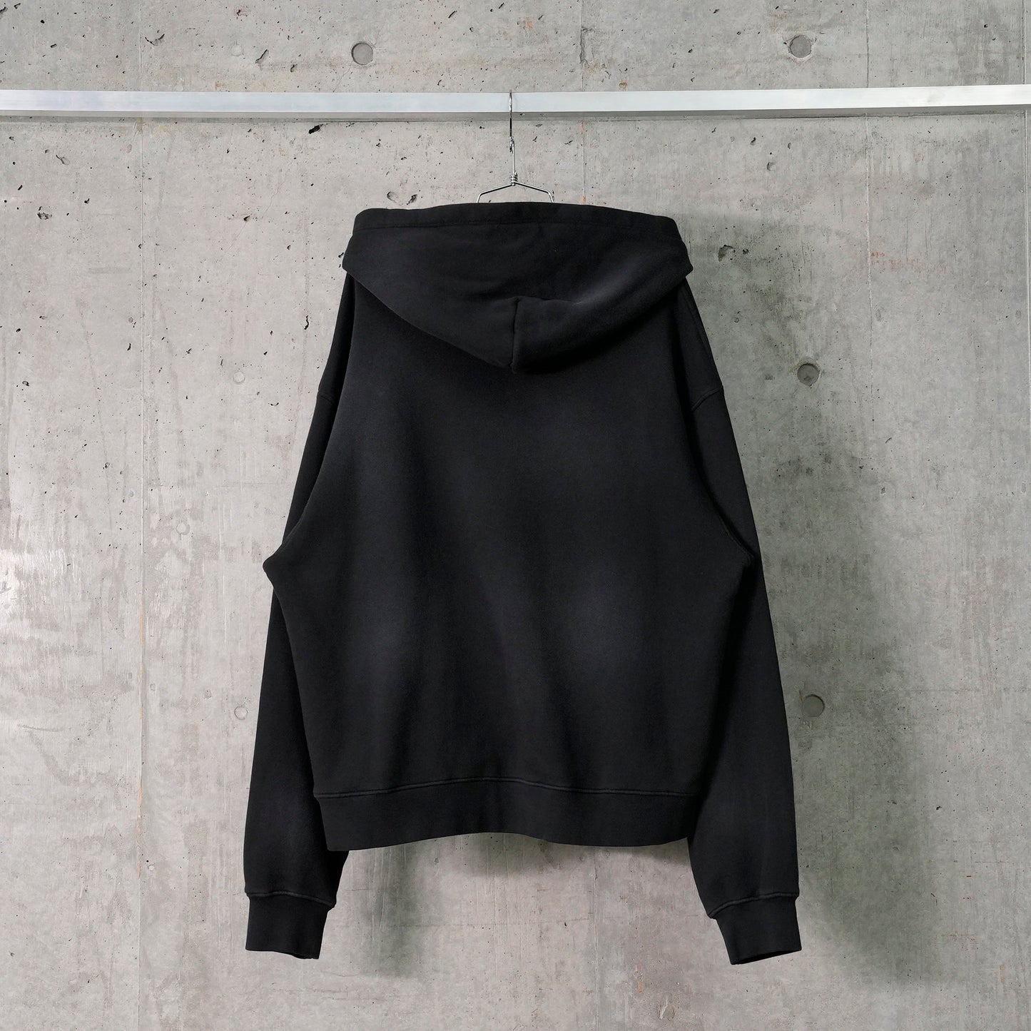 TERRAESTIVA HOODIE / WORN BLACK