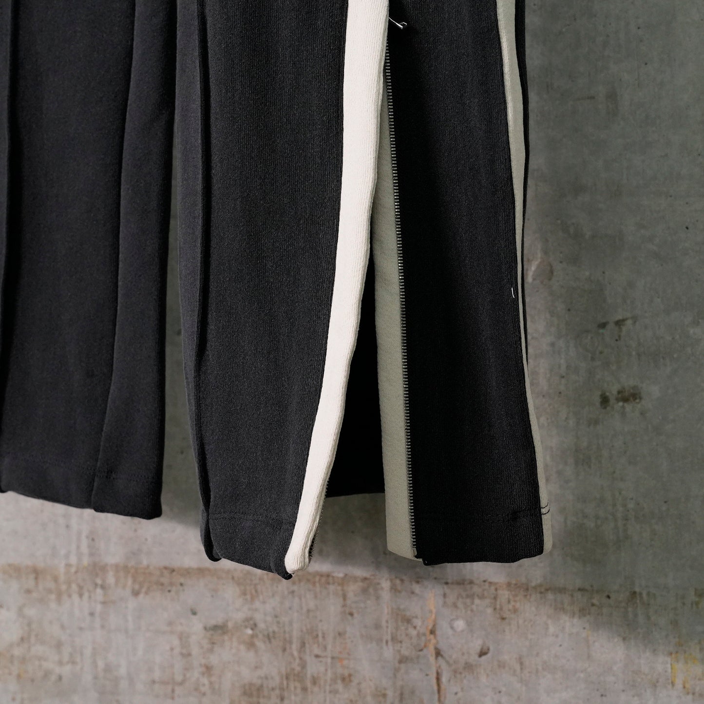 P.E. HEAVY COTTON TRACK PANT / WORN BLACK