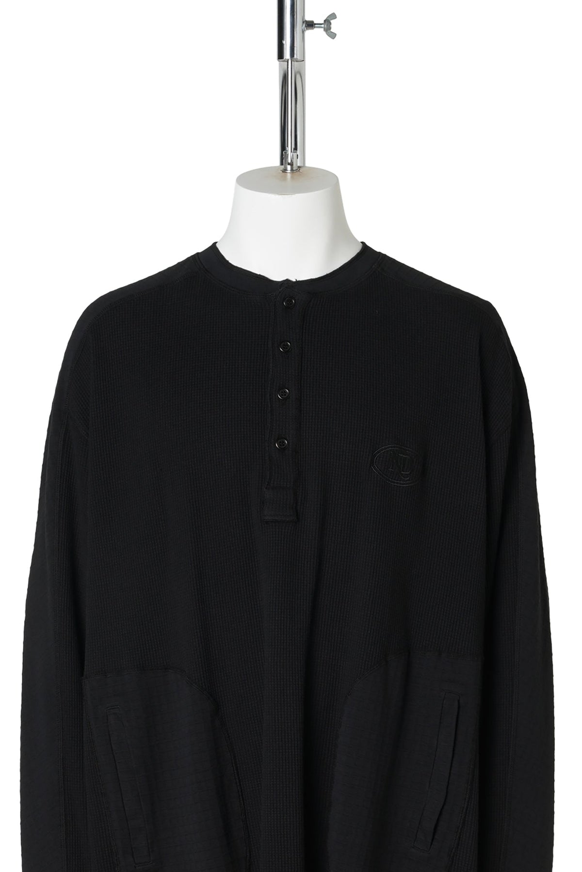 TWO POCKET HENLEY / BLACK