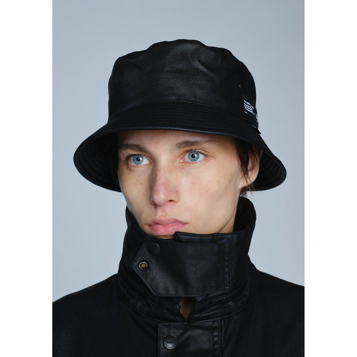 COATED SHORT JACKET / BLACK