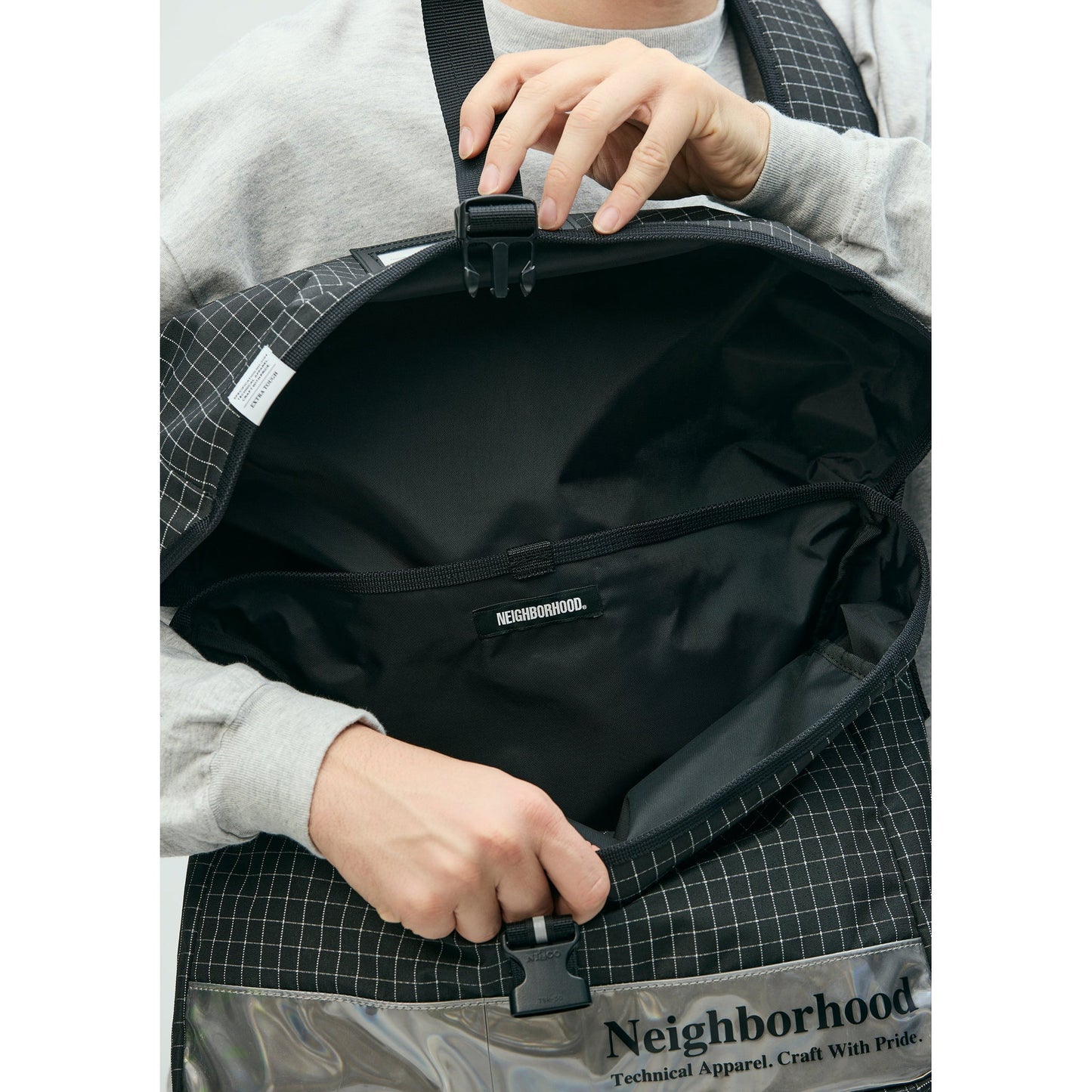 REFLECTIVE MESSENGER BAG / BLACK