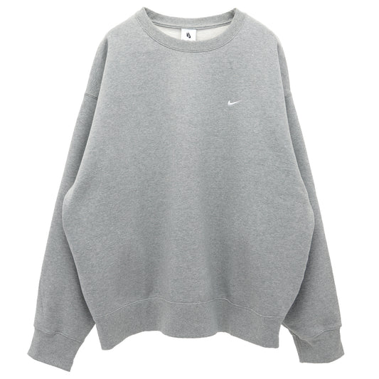 SOLO SWOOSH FLEECE L/S CREW / 063:DARK GREY HEATHER/WHITE