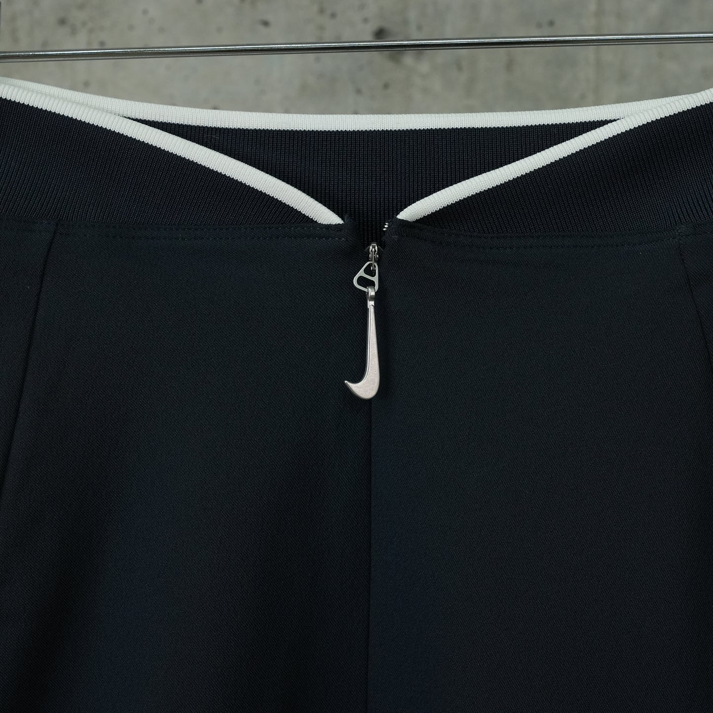 AS W NRG JACQUEMUS LONG SKIRT / 475:DARK OBSIDIAN/WHITE