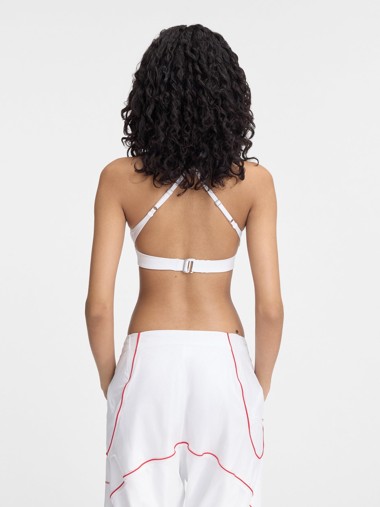 AS W NRG JACQUEMUS BRA / 100:WHITE/MYSTIC RED