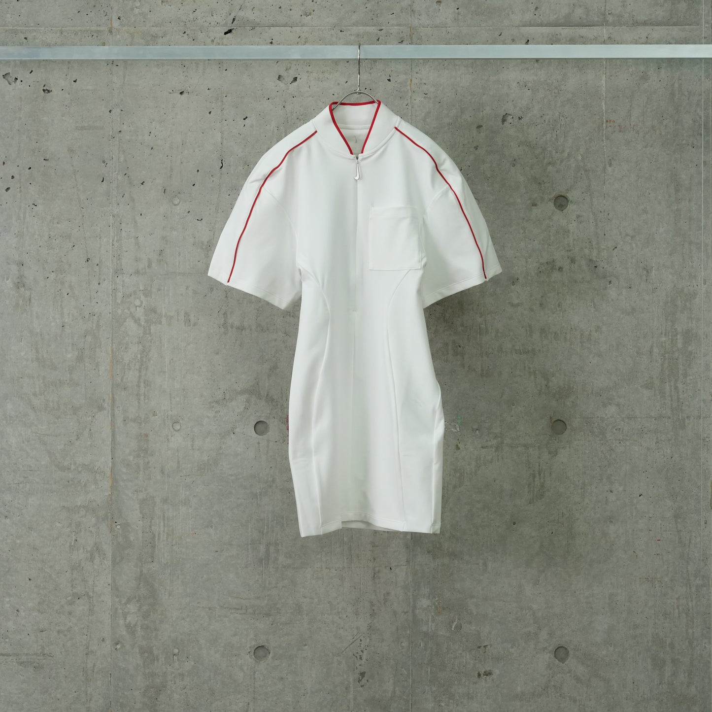 AS W NRG JACQUEMUS DRESS / 100:WHITE/MYSTIC RED