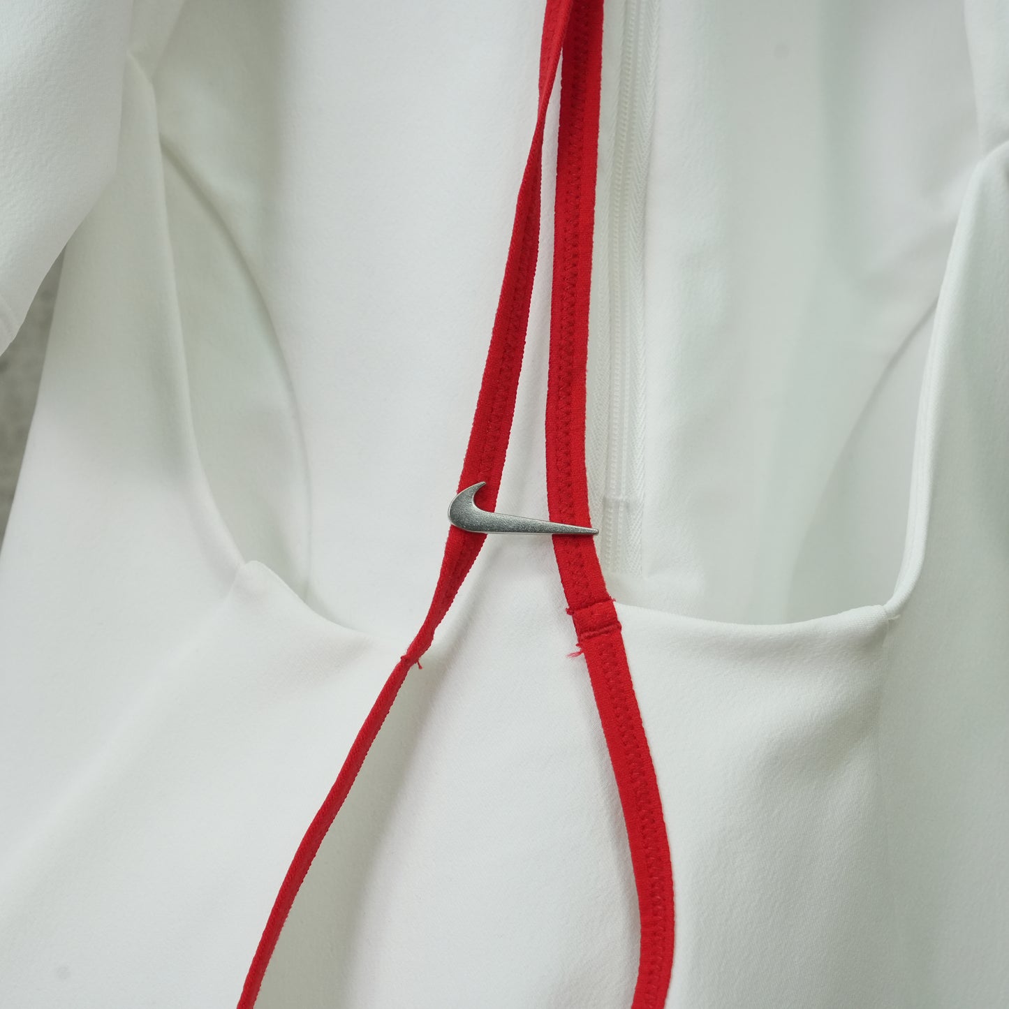 AS W NRG JACQUEMUS DRESS / 100:WHITE/MYSTIC RED