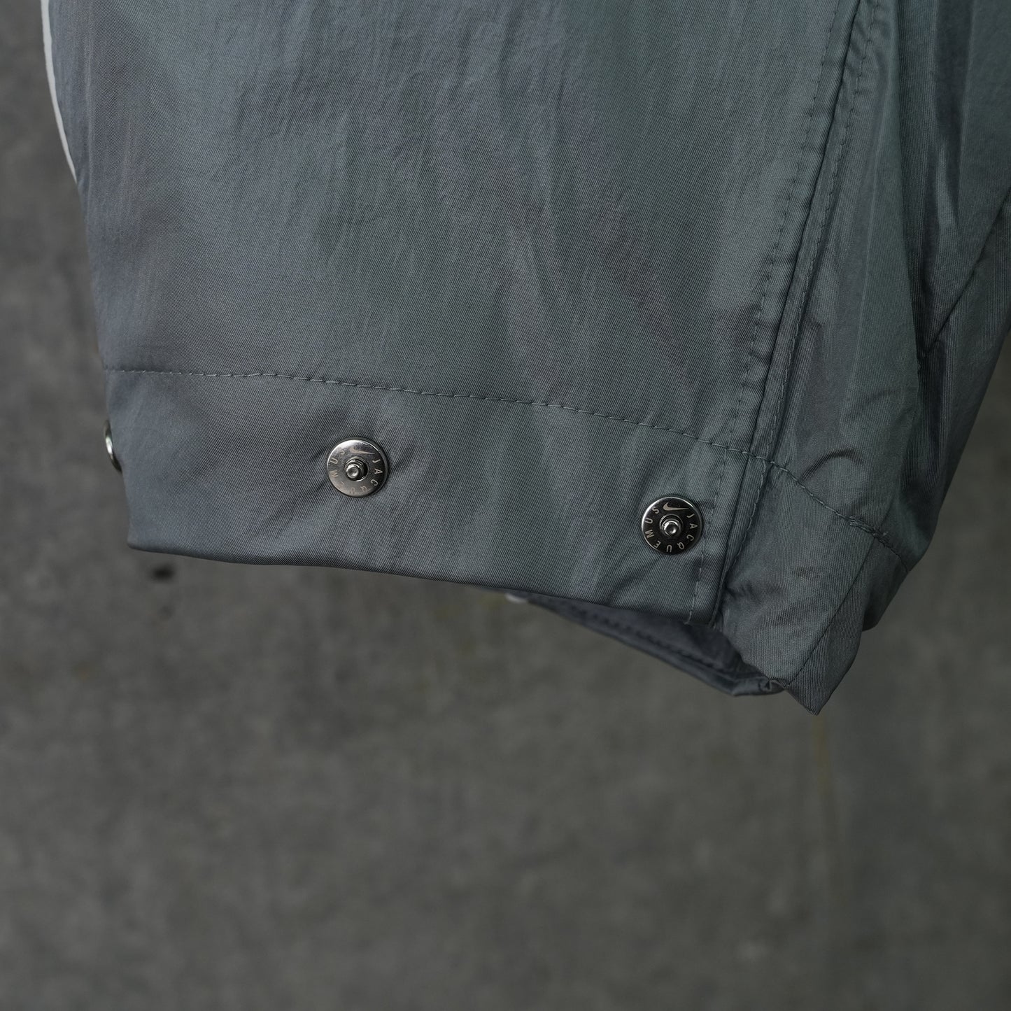 AS W NRG JACQUEMUS TRACK JKT / 073:PARTICLE GREY/WHITE