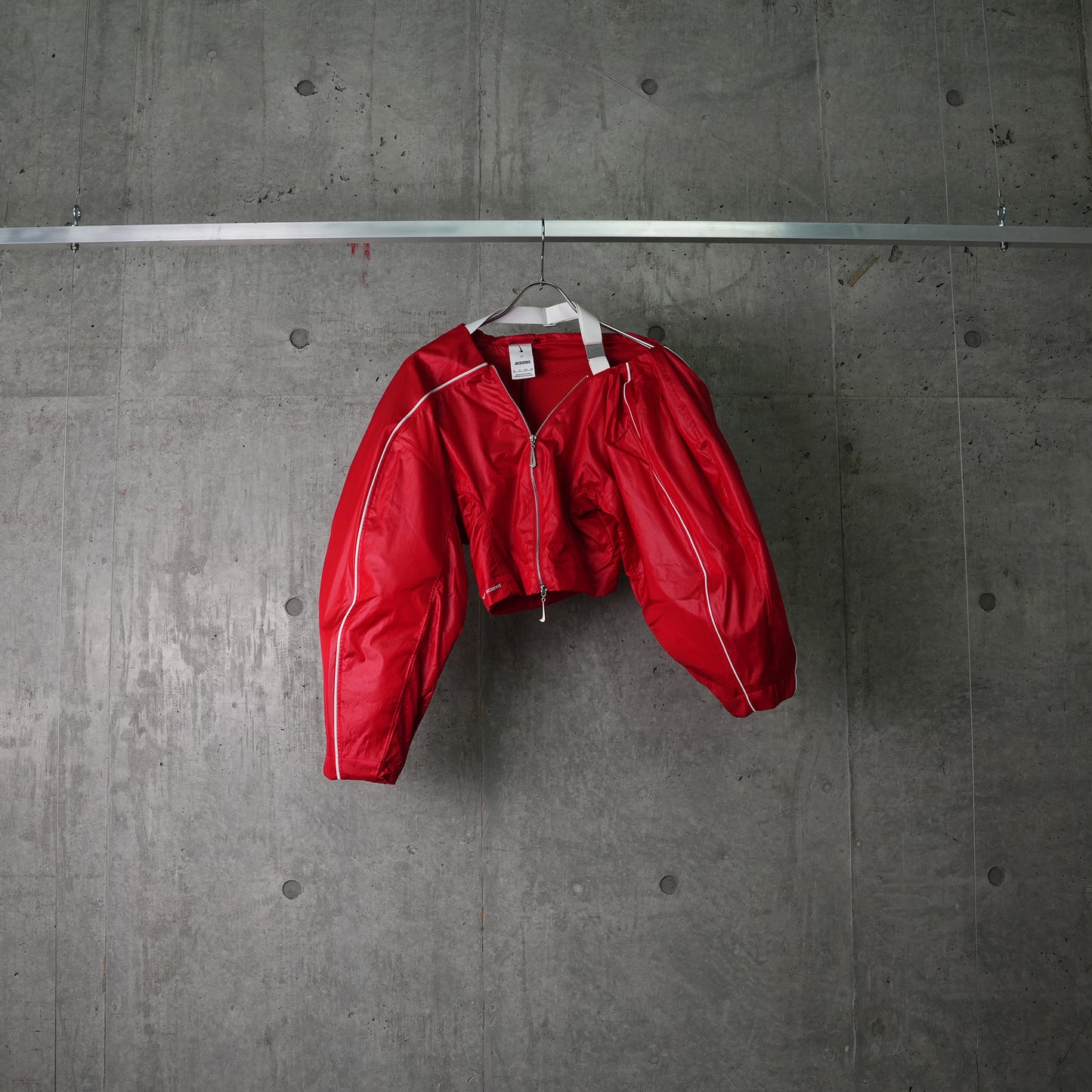 AS W NRG JACQUEMUS TRACK JKT / 642:MYSTIC RED/WHITE