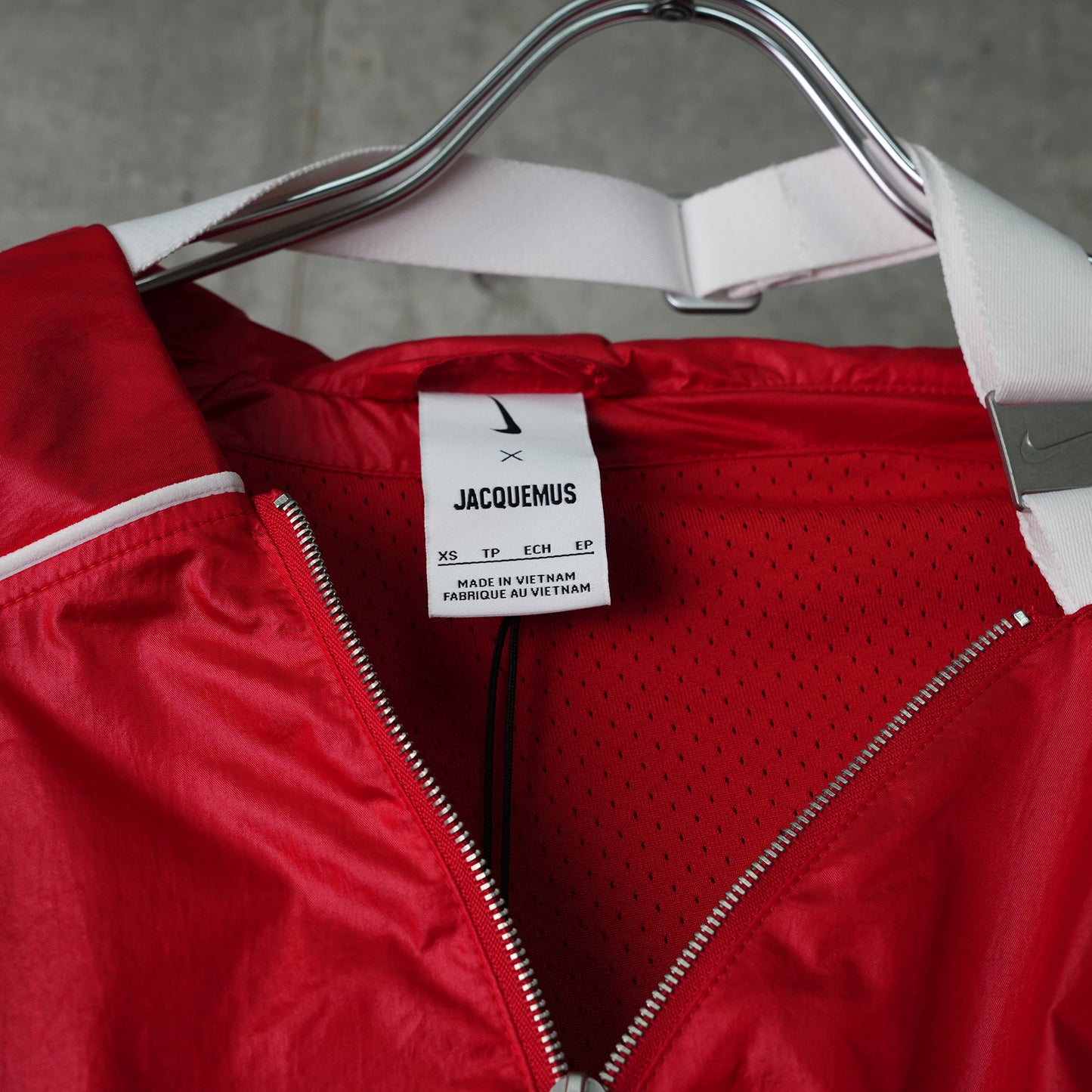 AS W NRG JACQUEMUS TRACK JKT / 642:MYSTIC RED/WHITE